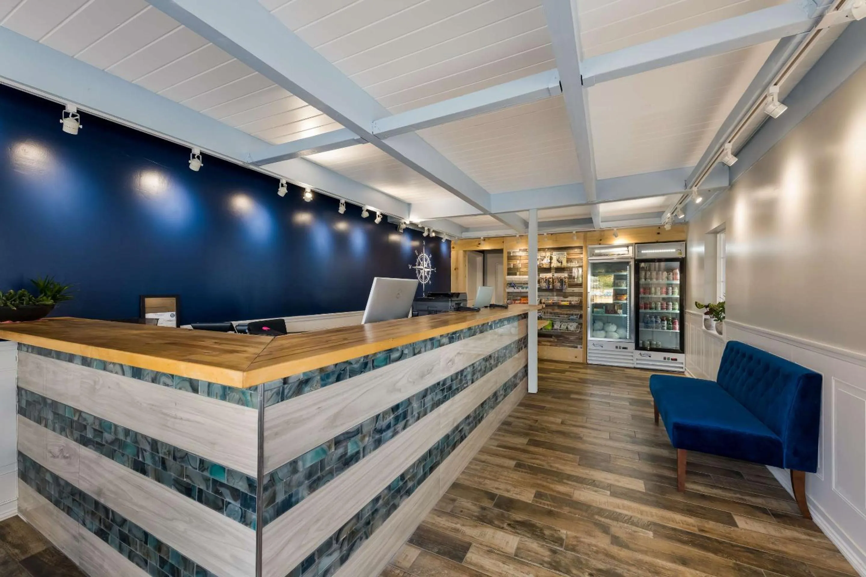 Lobby or reception in Pacific Coast Roadhouse - SureStay Collection by Best Western
