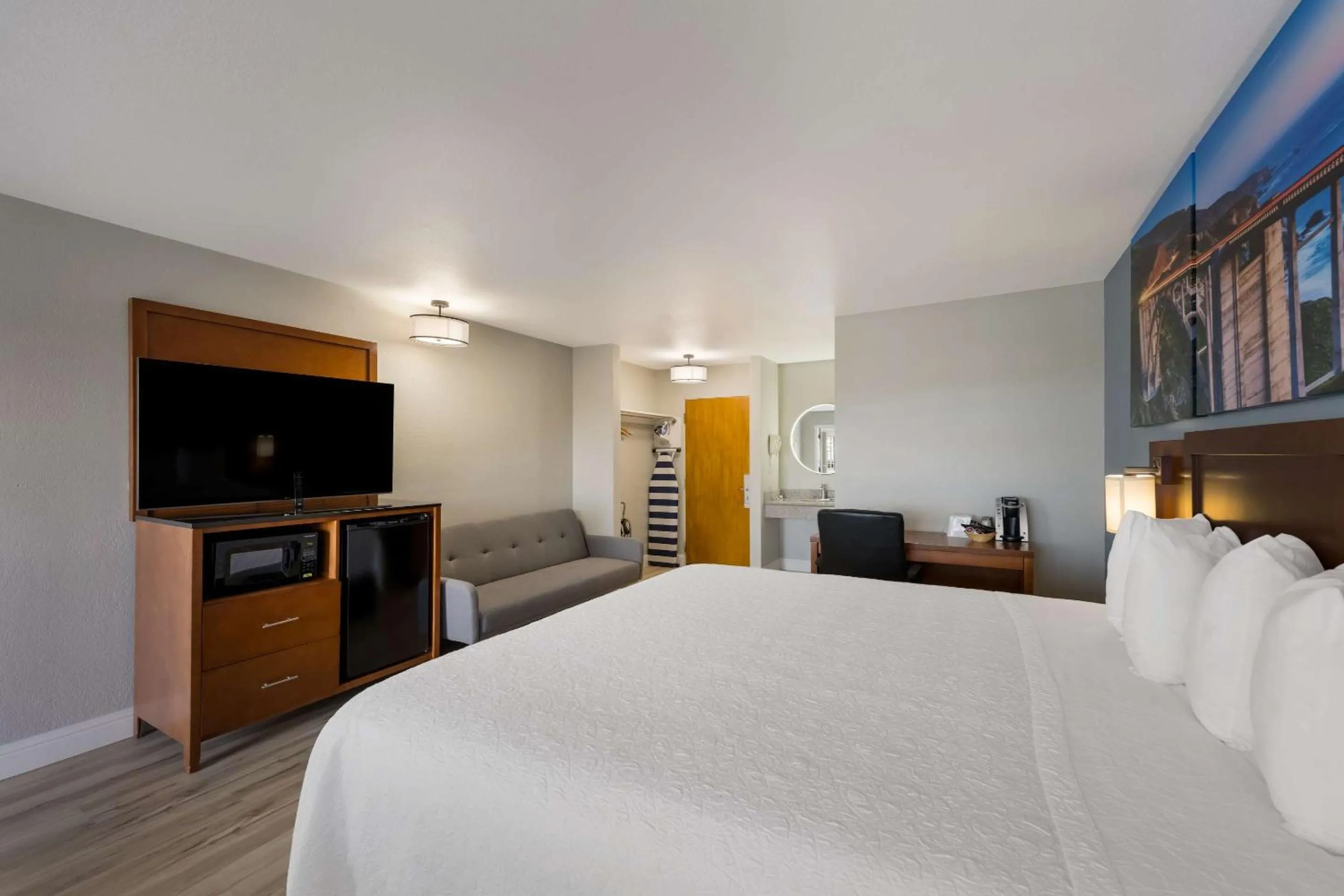 Bedroom, Bed in Pacific Coast Roadhouse - SureStay Collection by Best Western