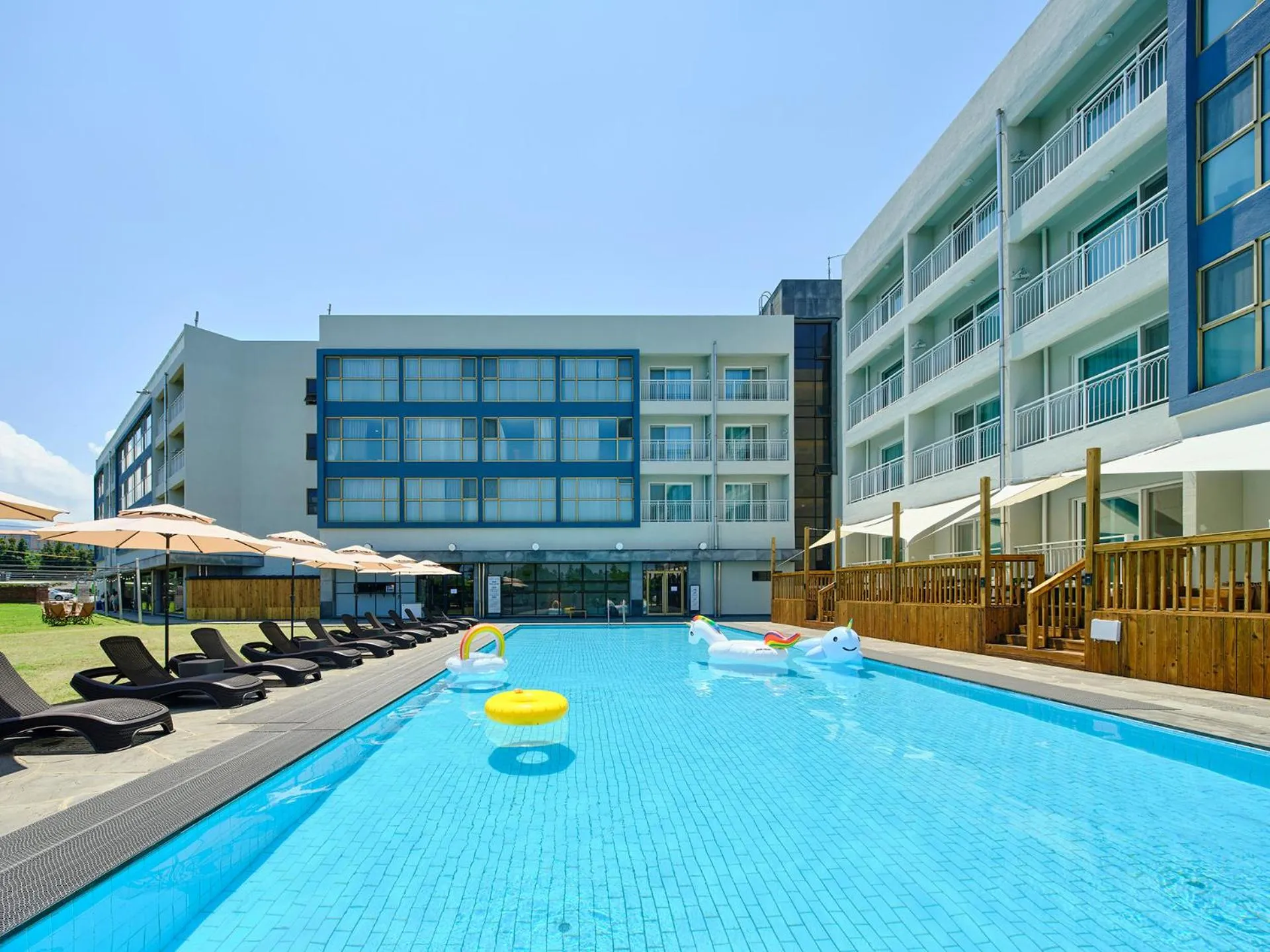 Property building in Shin Shin Hotel Jeju City