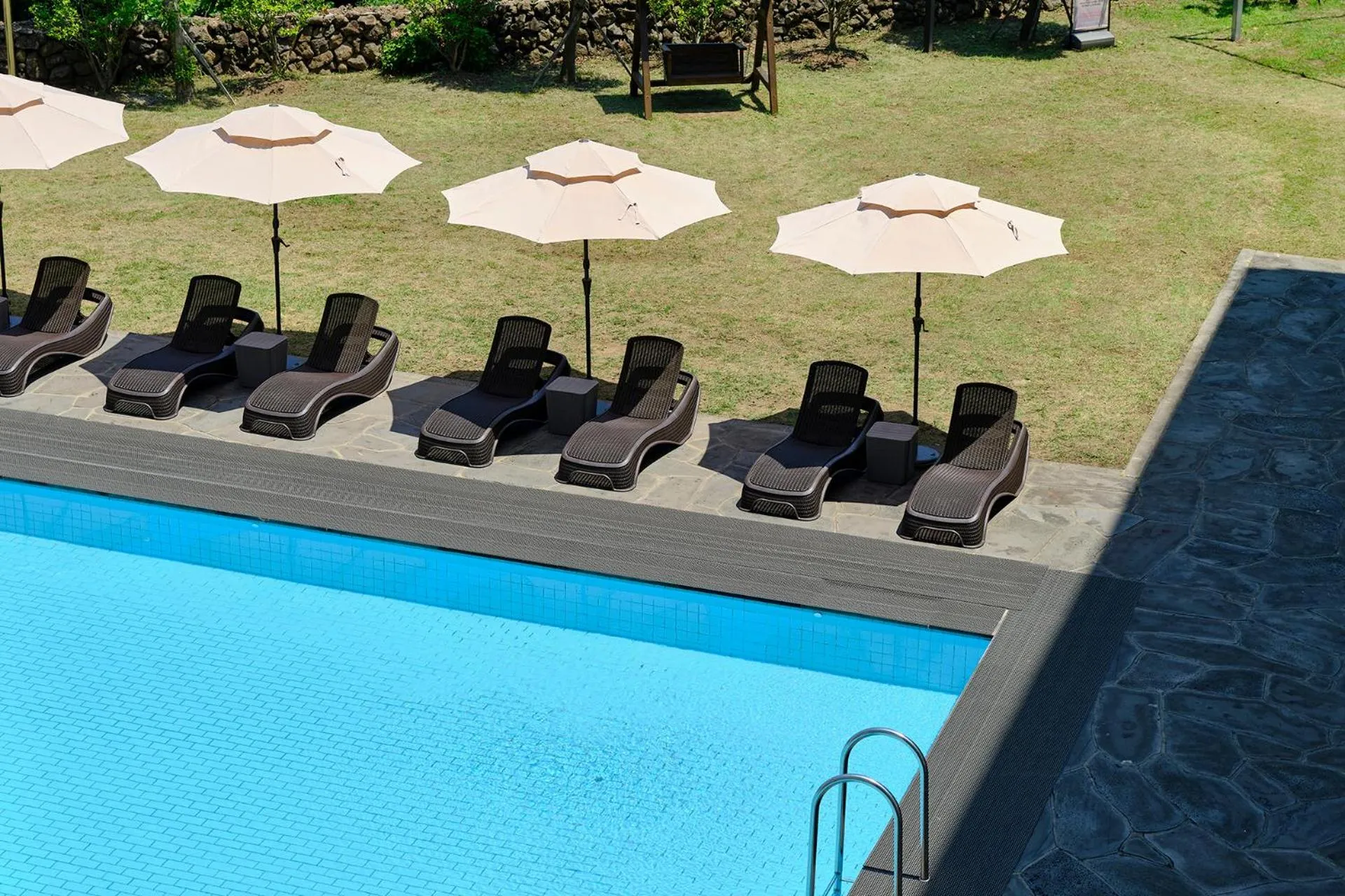 Property building in Shin Shin Hotel Jeju City