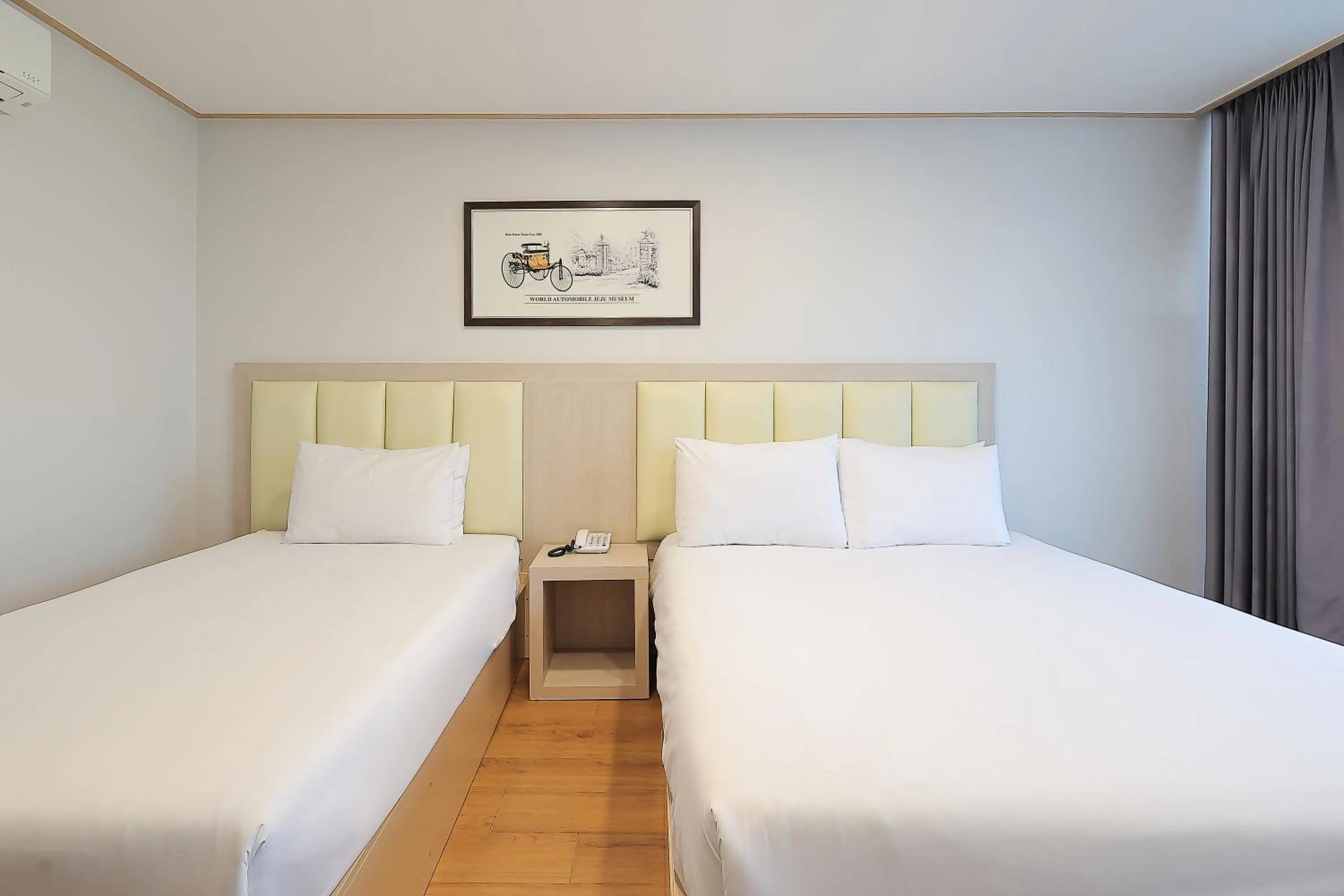 Bed in Shin Shin Hotel Jeju City