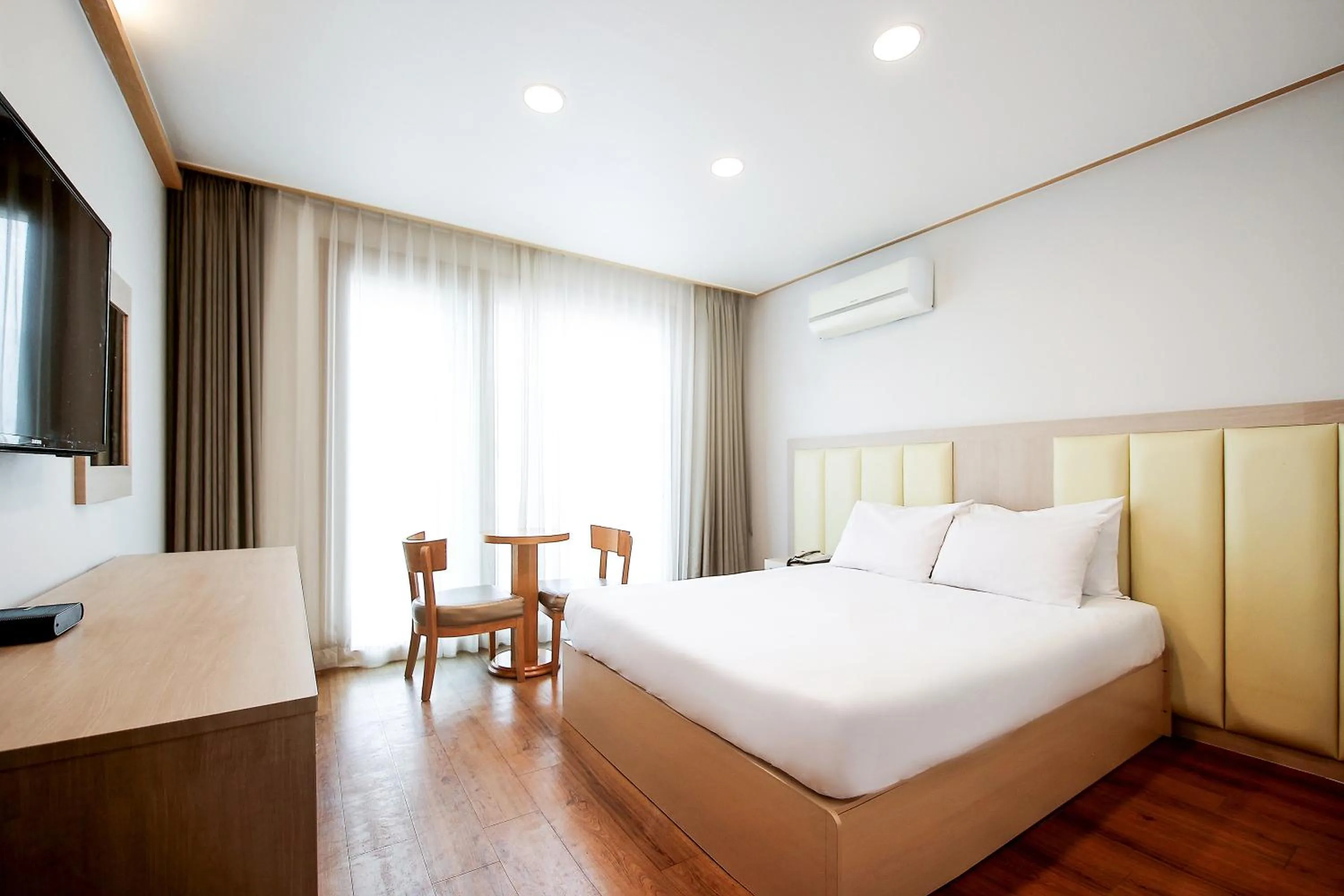 Bed in Shin Shin Hotel Jeju City