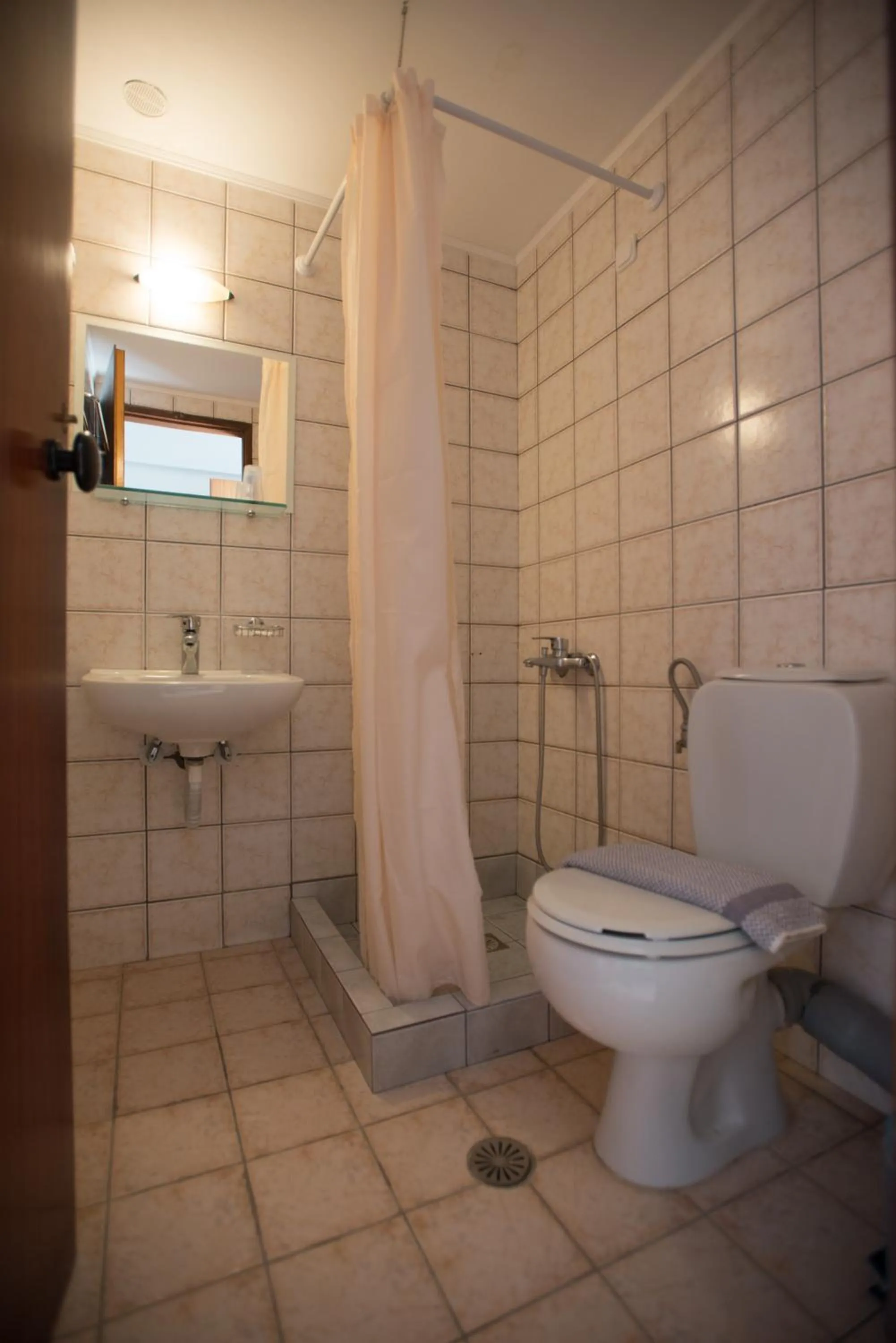 Bathroom in Fragiskos Hotel