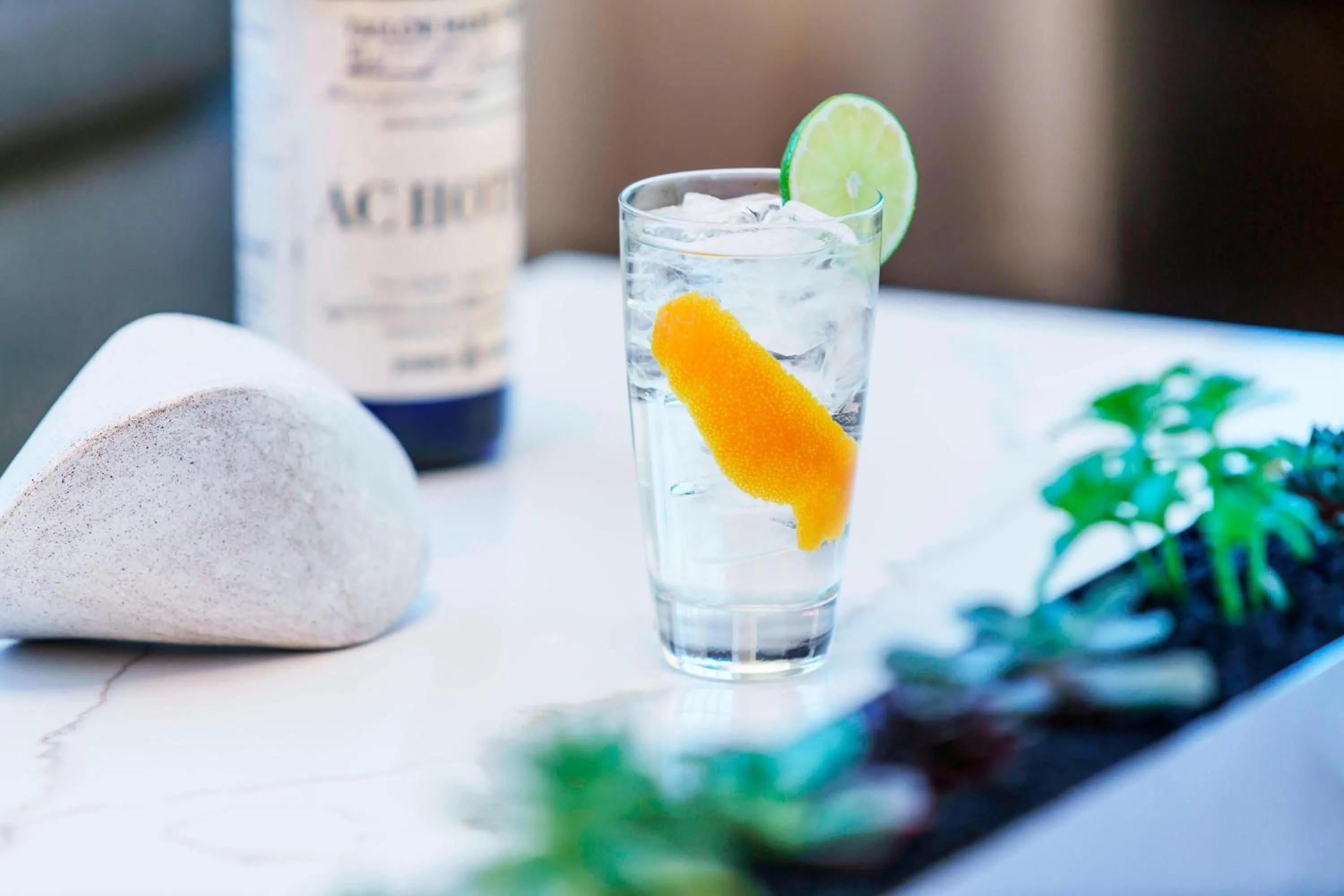 Lounge or bar in AC Hotel by Marriott Spartanburg