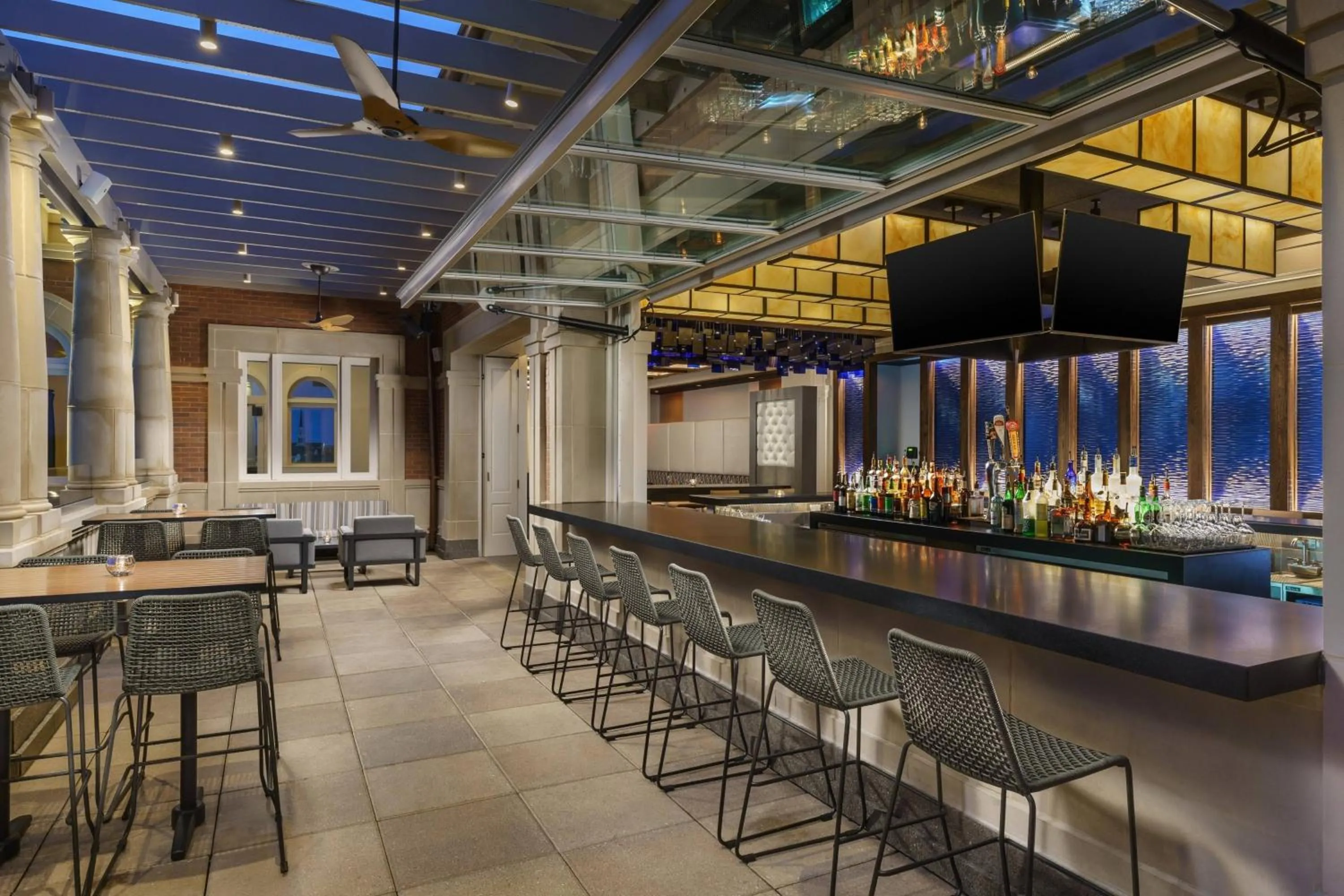 Lounge or bar in AC Hotel by Marriott Spartanburg