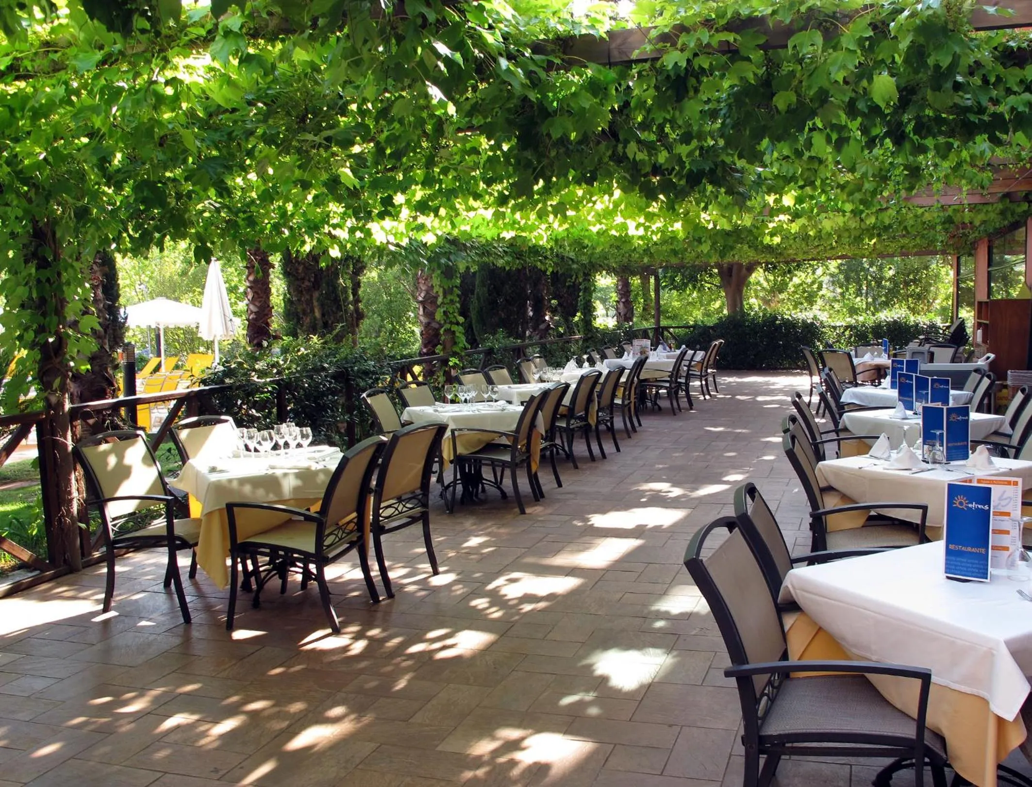 Restaurant/places to eat in Ohtels Vil·la Romana