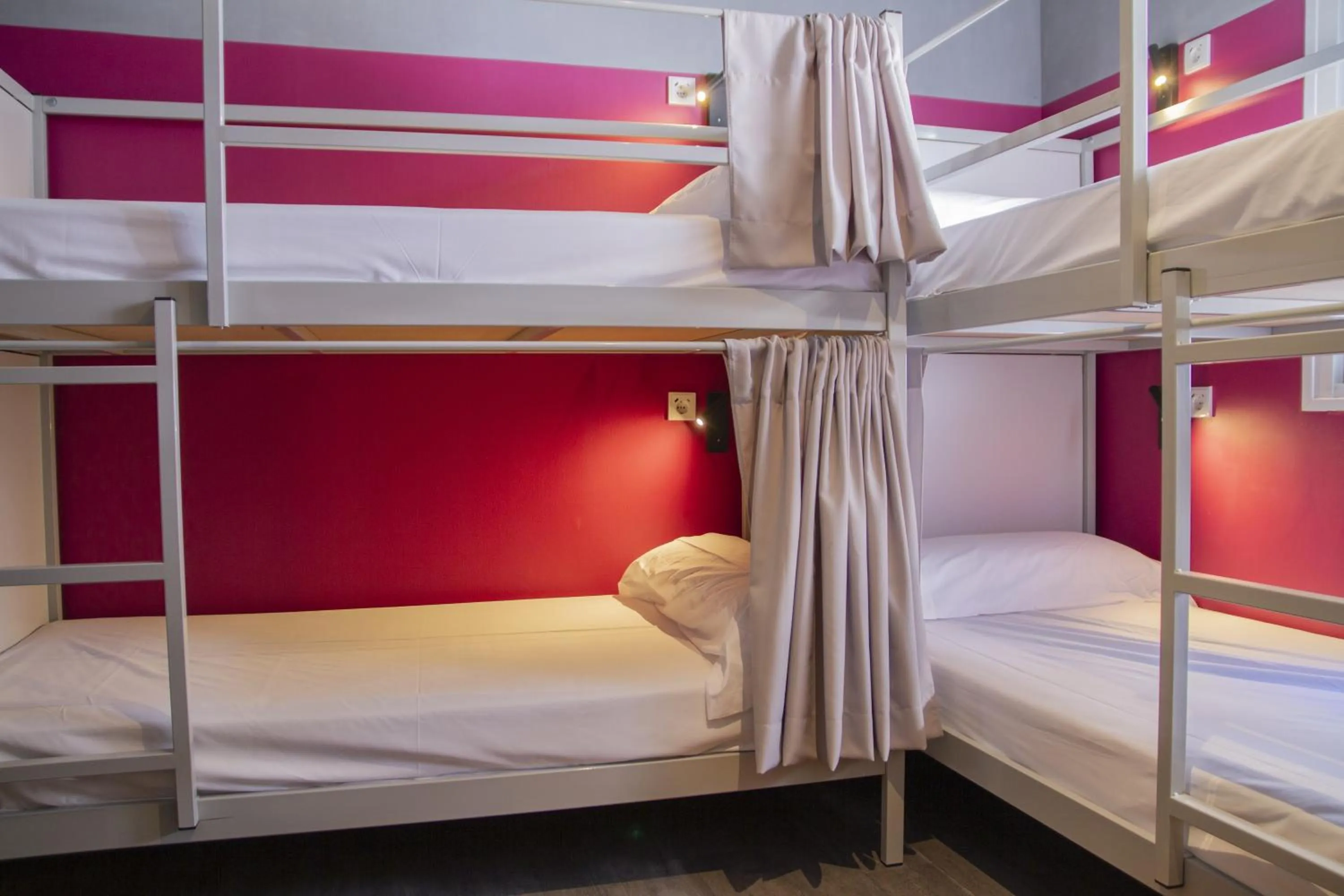 Photo of the whole room, Bed in Youth Hostel Center Valencia