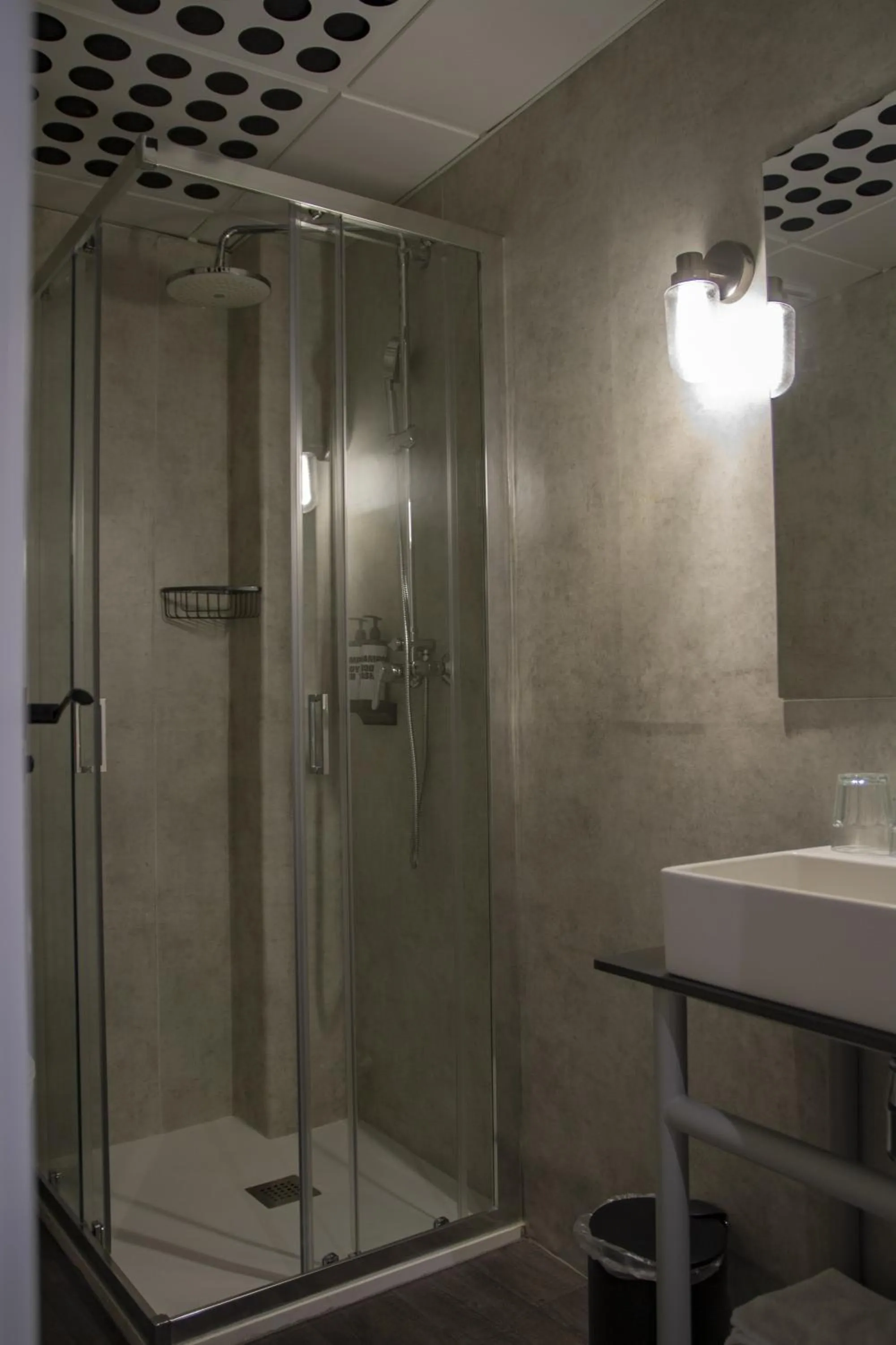 Shower in Youth Hostel Center Valencia