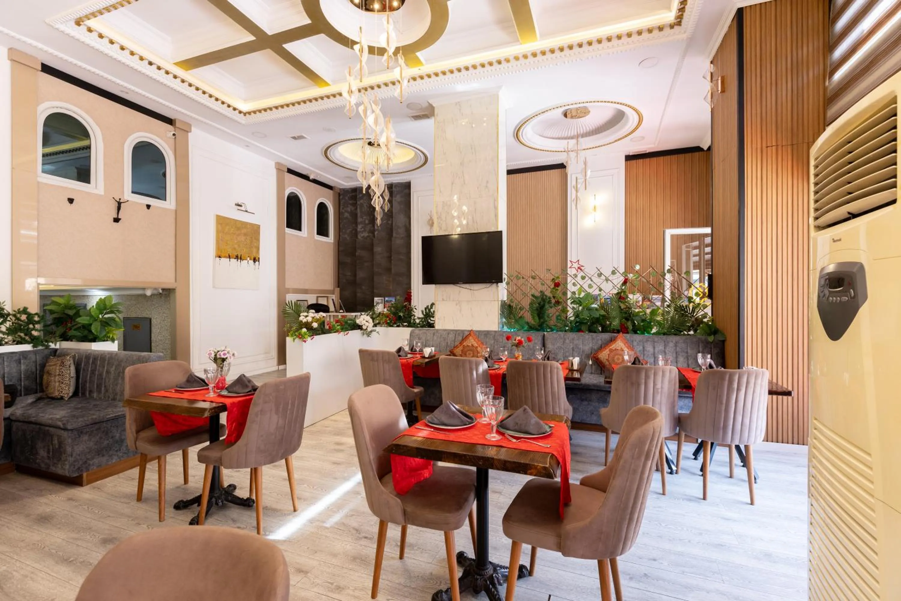 Restaurant/places to eat in Seher HOTEL