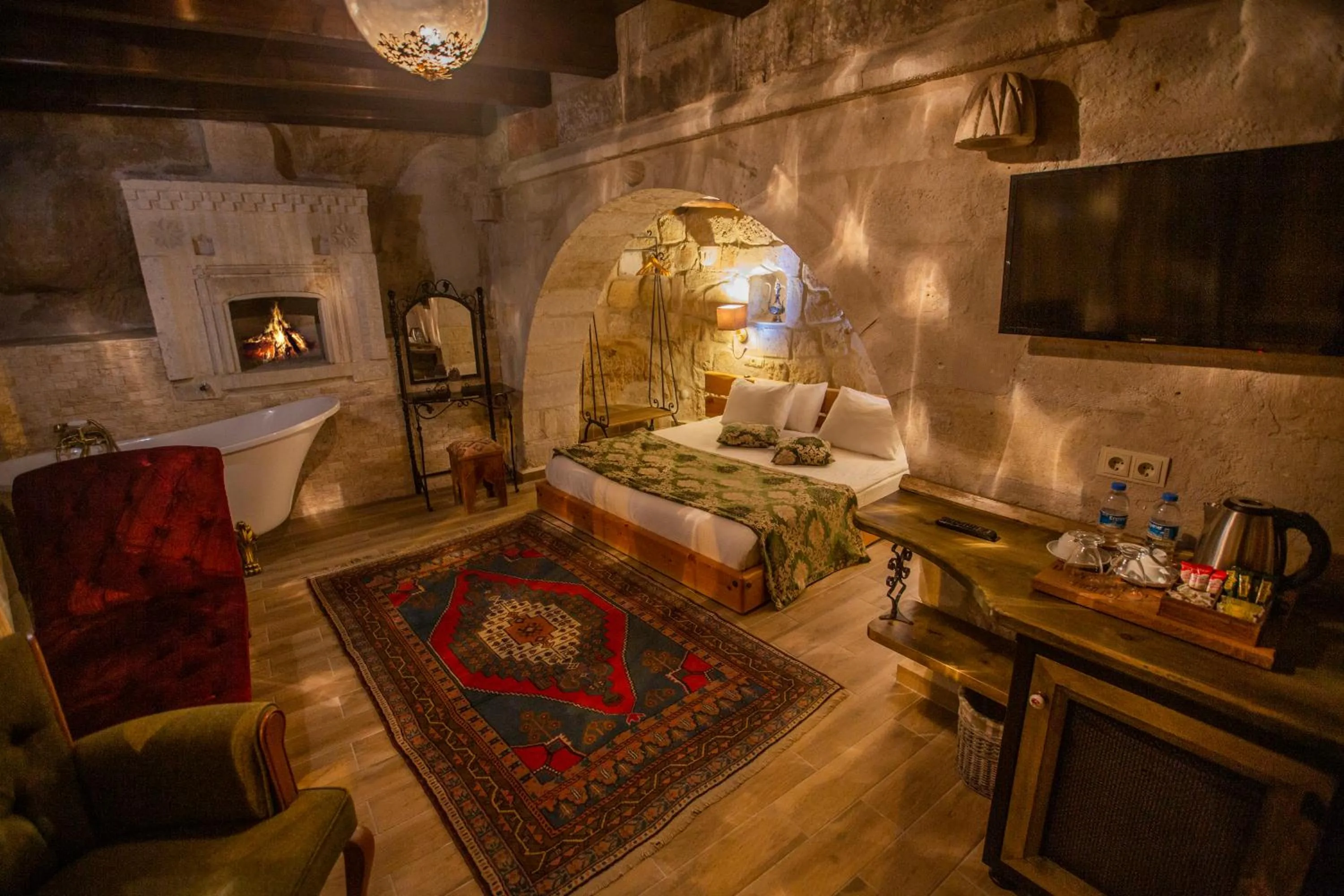 Bed in Divan Cave House