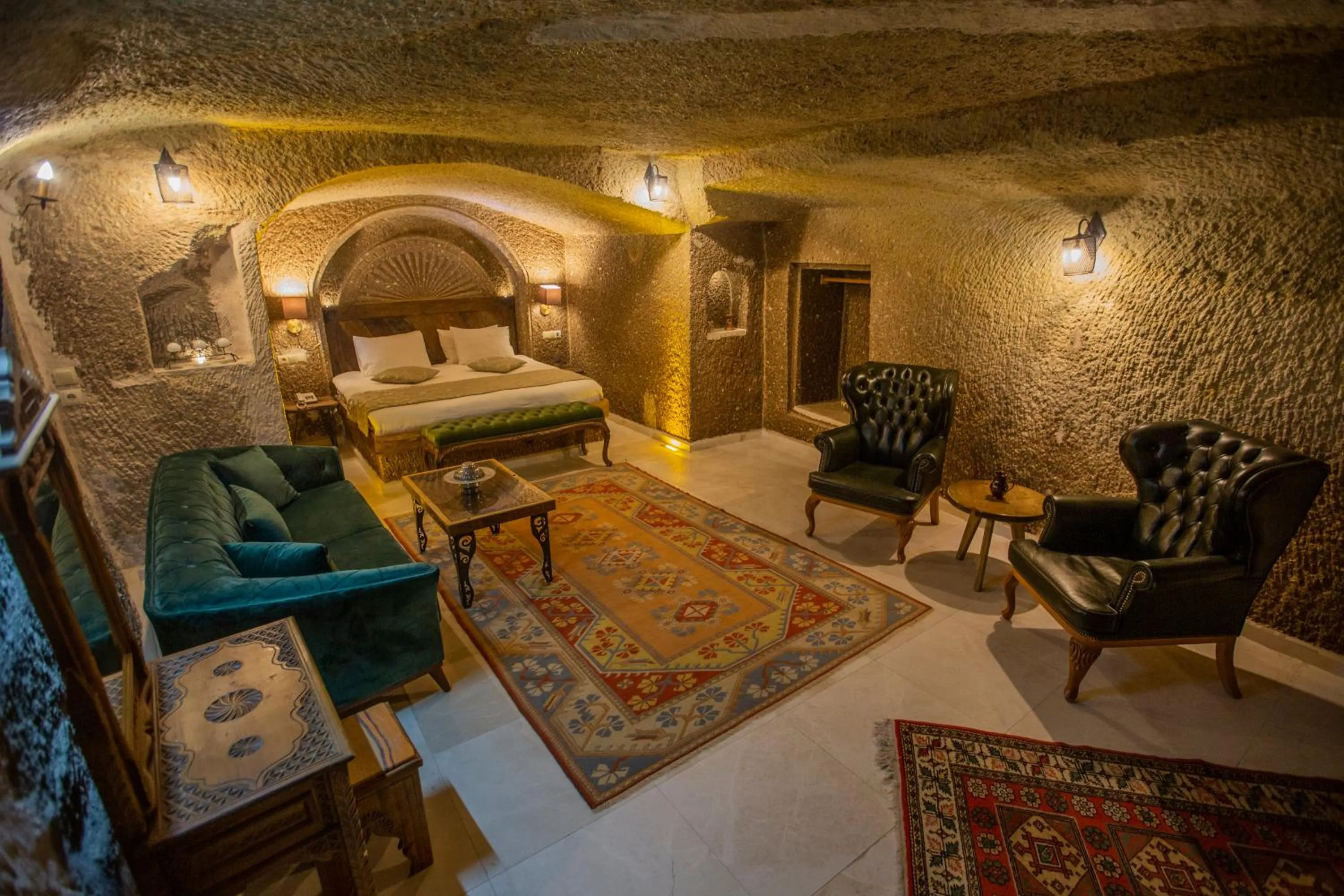 Bed in Divan Cave House