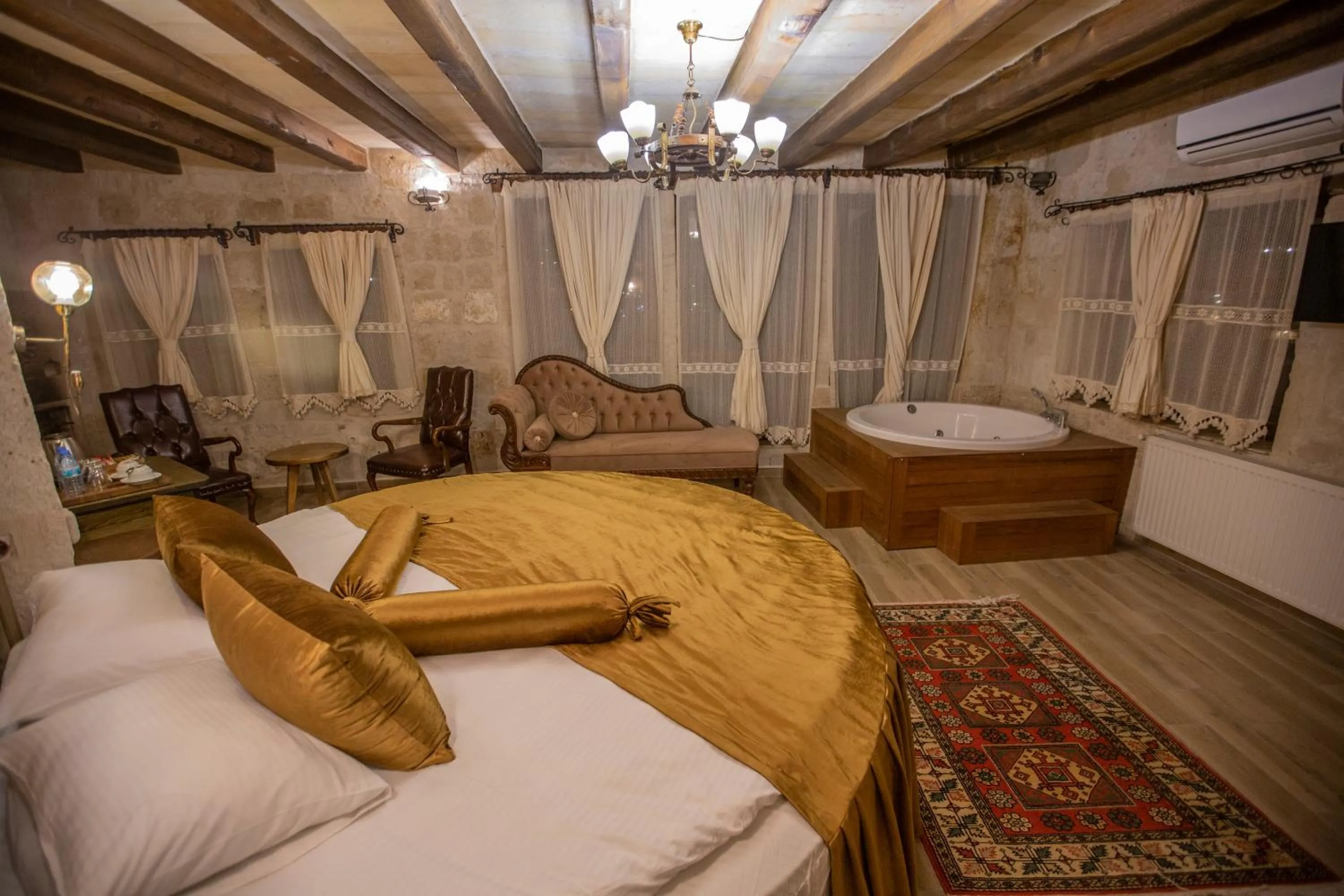 Bed in Divan Cave House