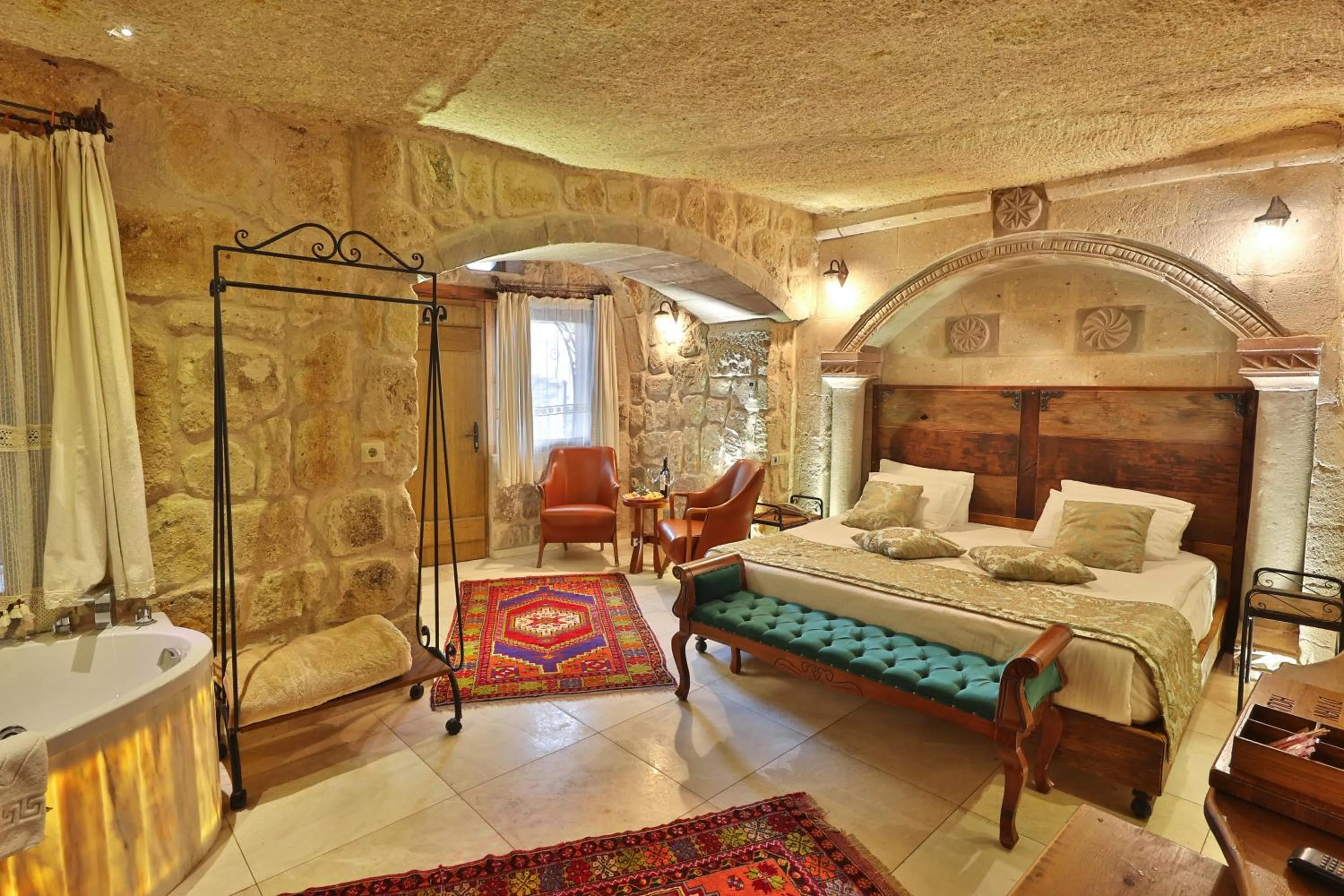 Bed in Divan Cave House