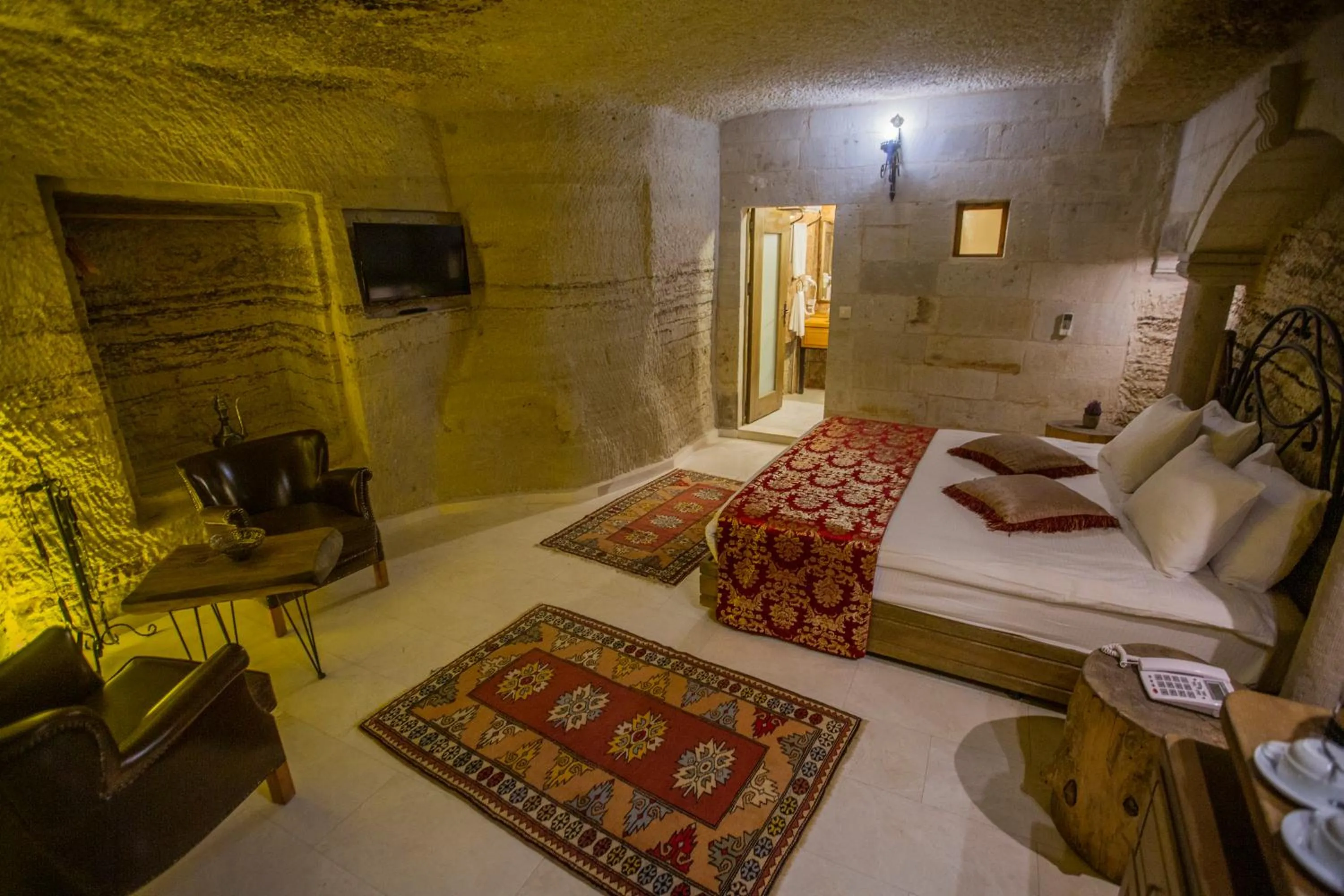 Bed in Divan Cave House