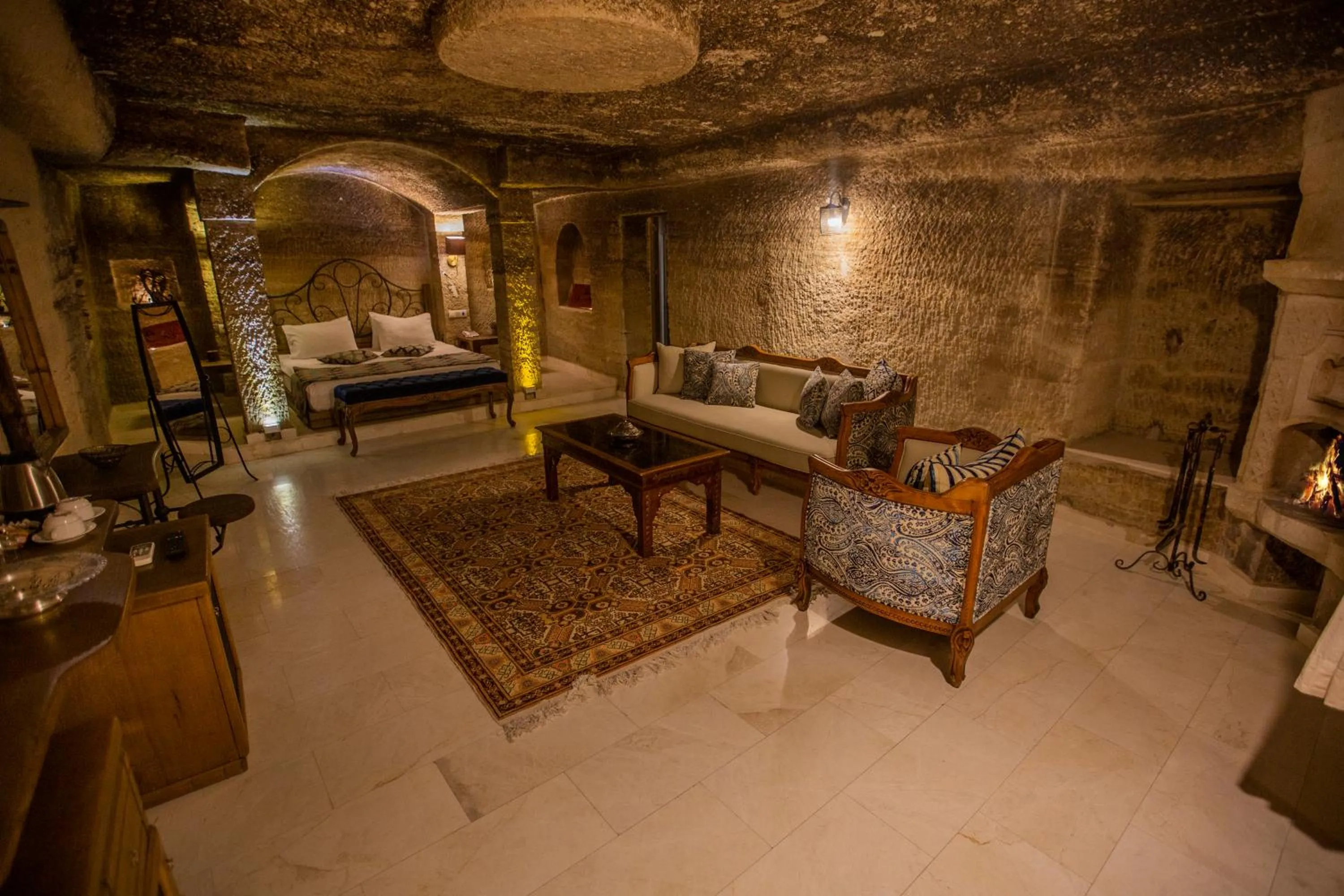 Divan Cave House