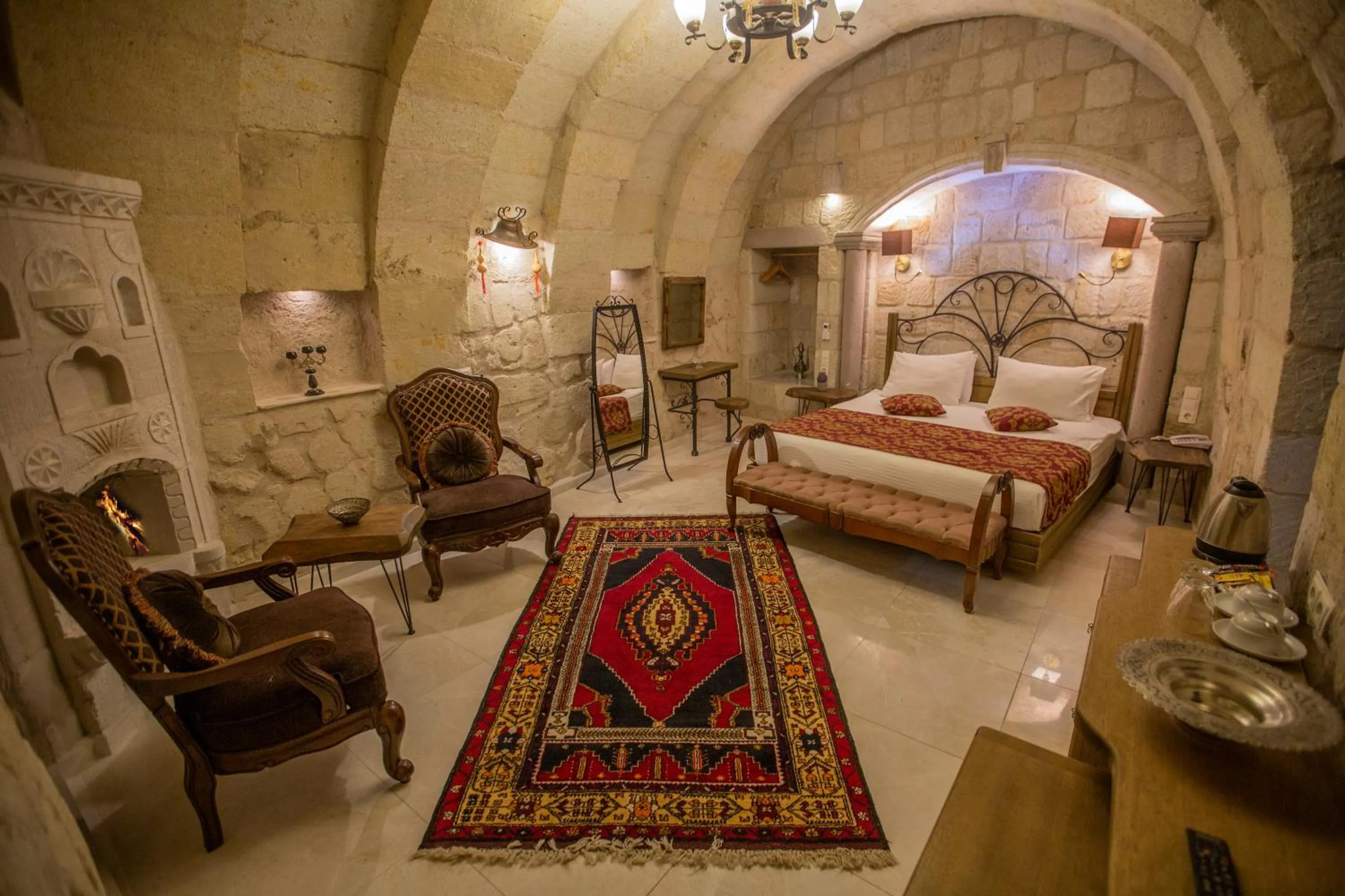 Bed in Divan Cave House