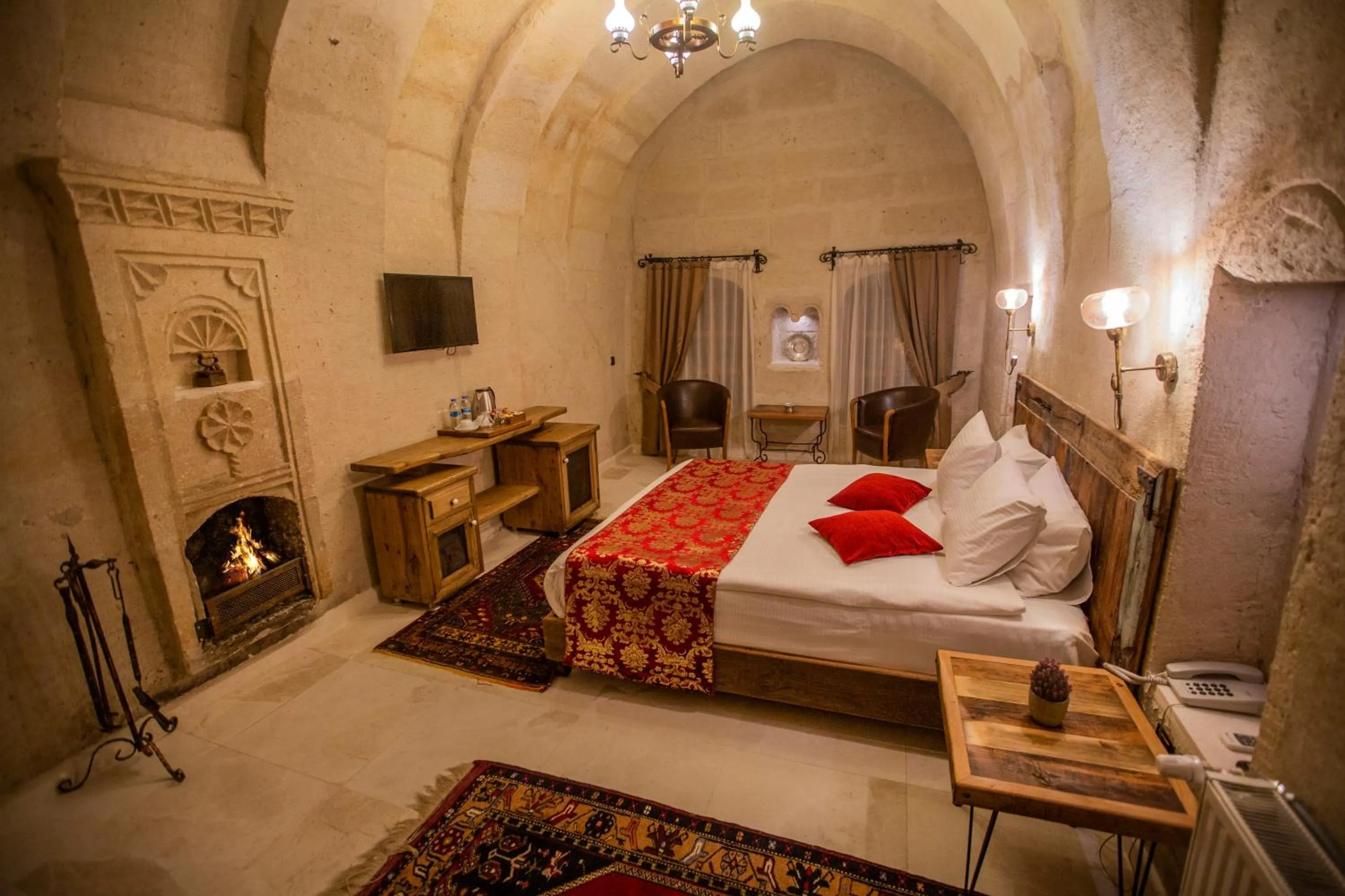 Bed in Divan Cave House