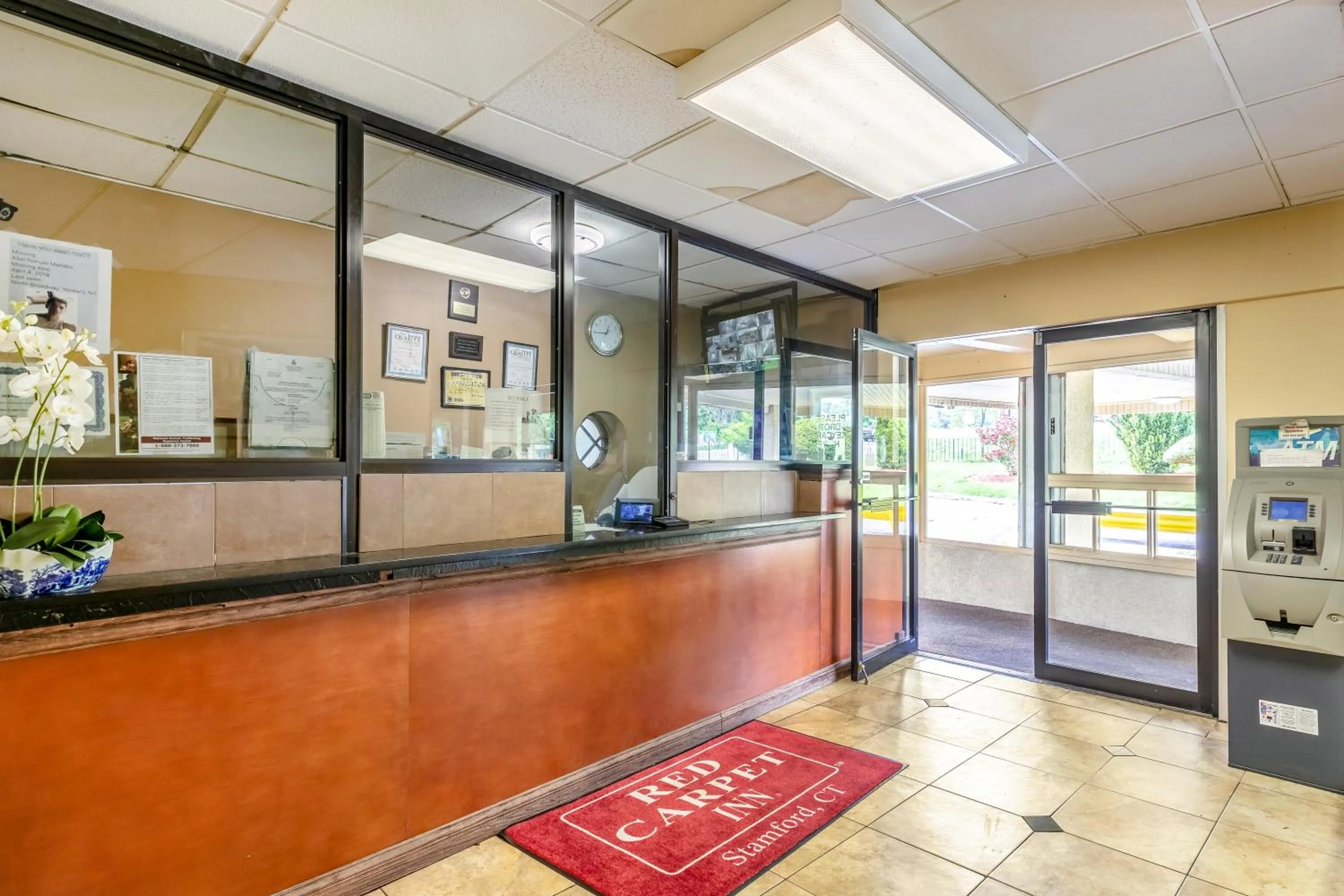 Lobby or reception in Red Carpet Inn - Stamford