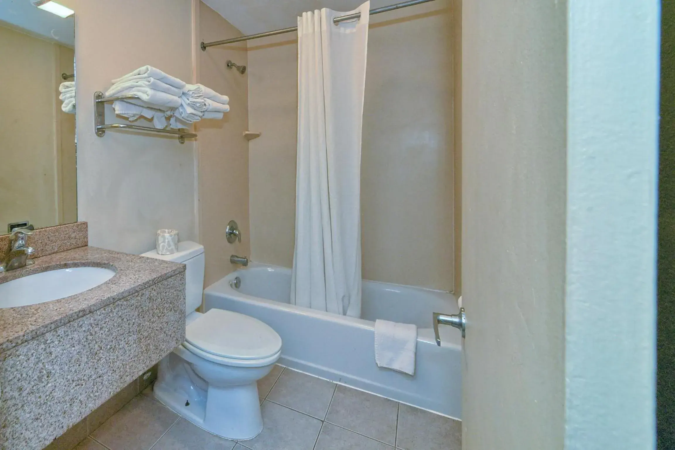 King Room - Smoking in Red Carpet Inn - Stamford King Room - Smoking in Red Carpet Inn - Stamford