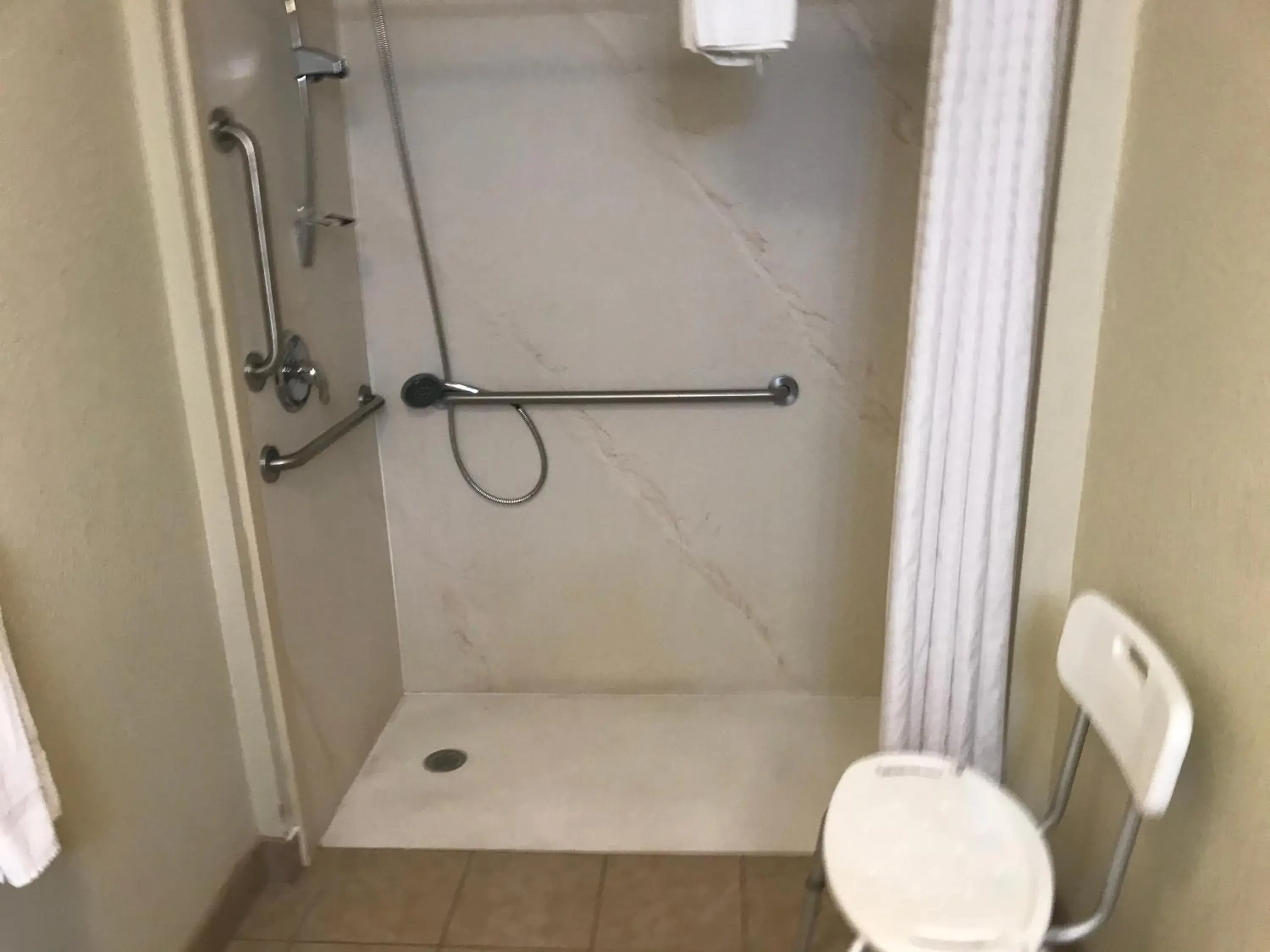 King Room - Disability Access-Non-Smoking in Red Carpet Inn - Stamford King Room - Disability Access-Non-Smoking in Red Carpet Inn - Stamford