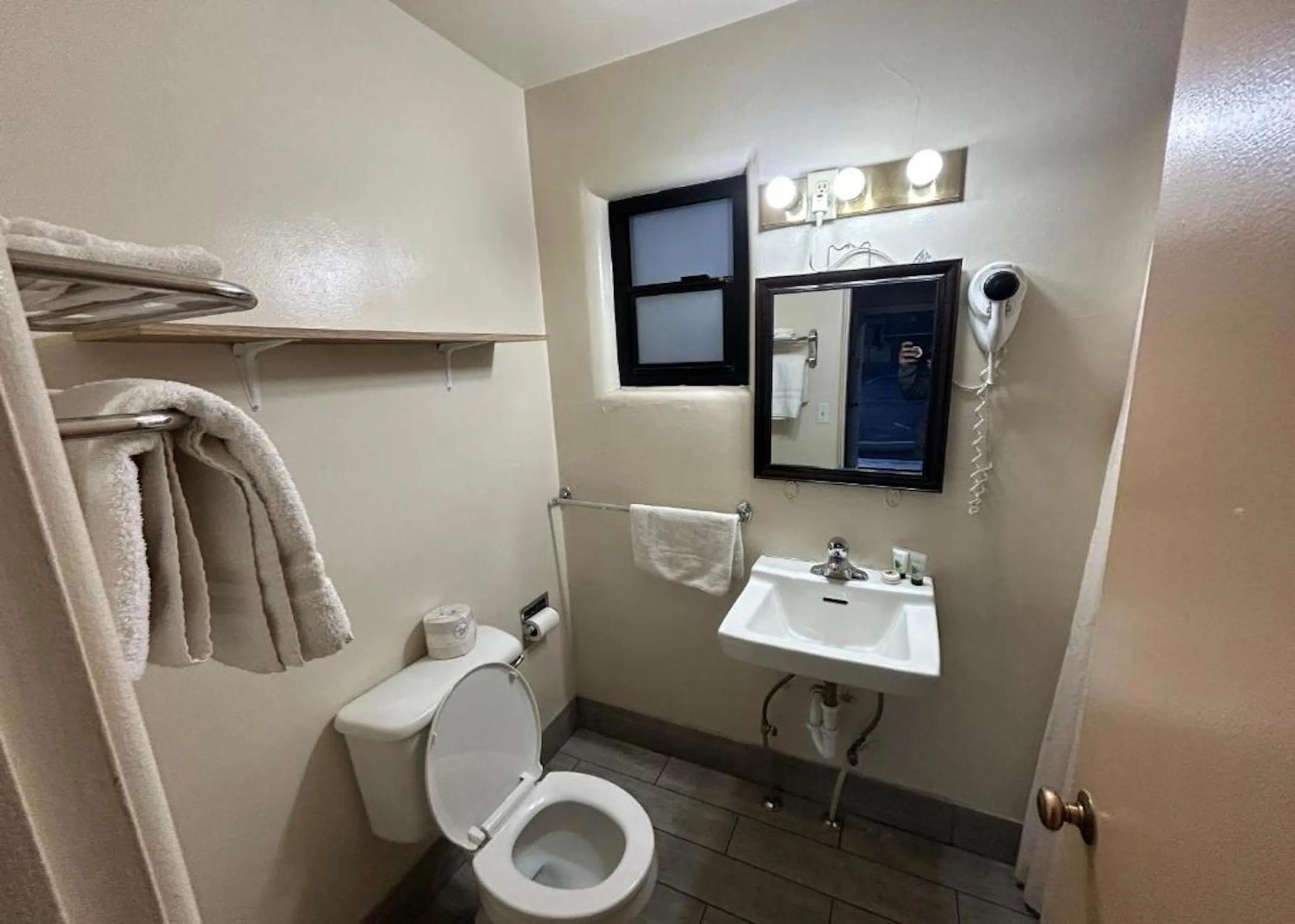 Bathroom in Motel 6 Williams AZ Historic Route 66