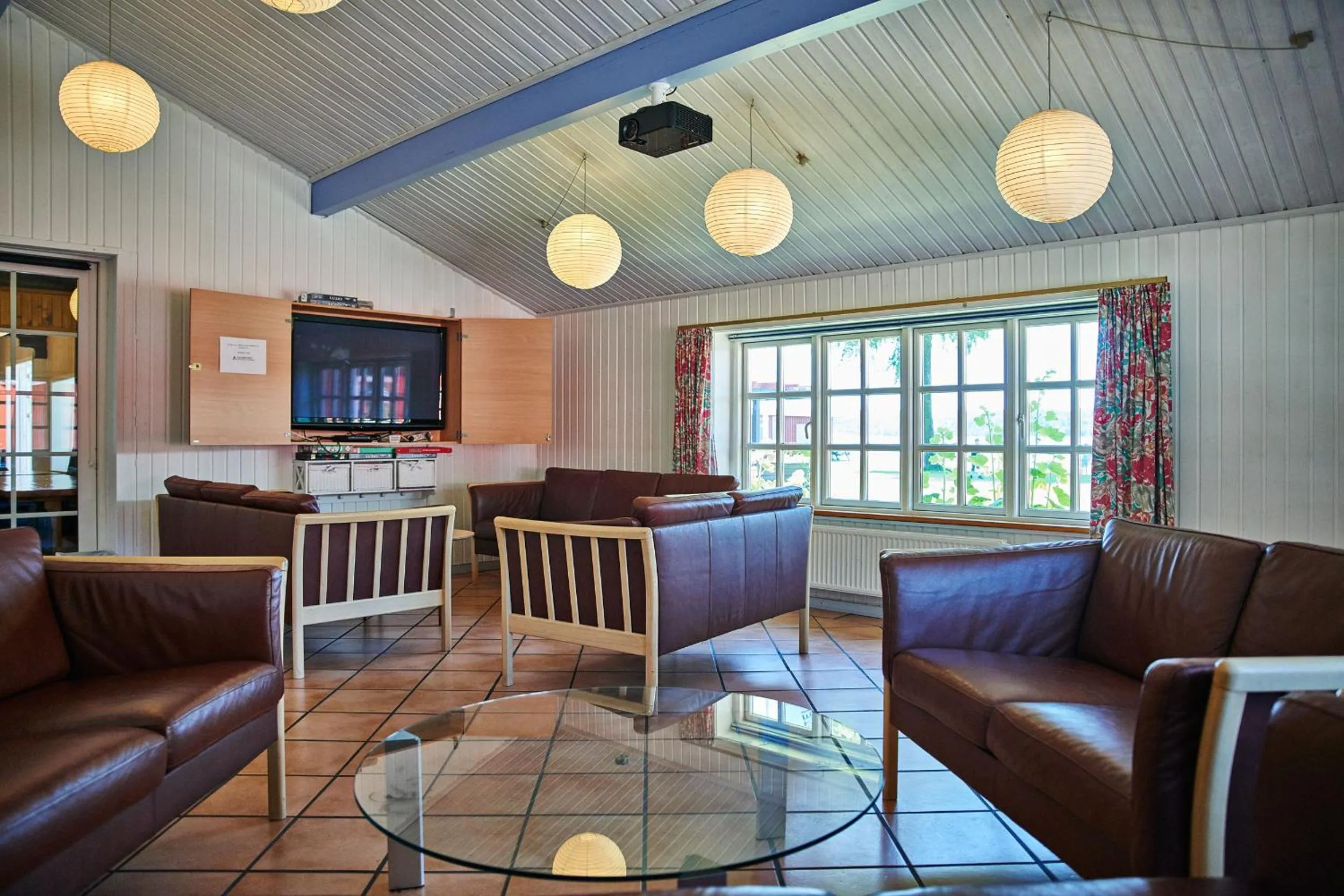 Communal lounge/ TV room in Danhostel Skanderborg