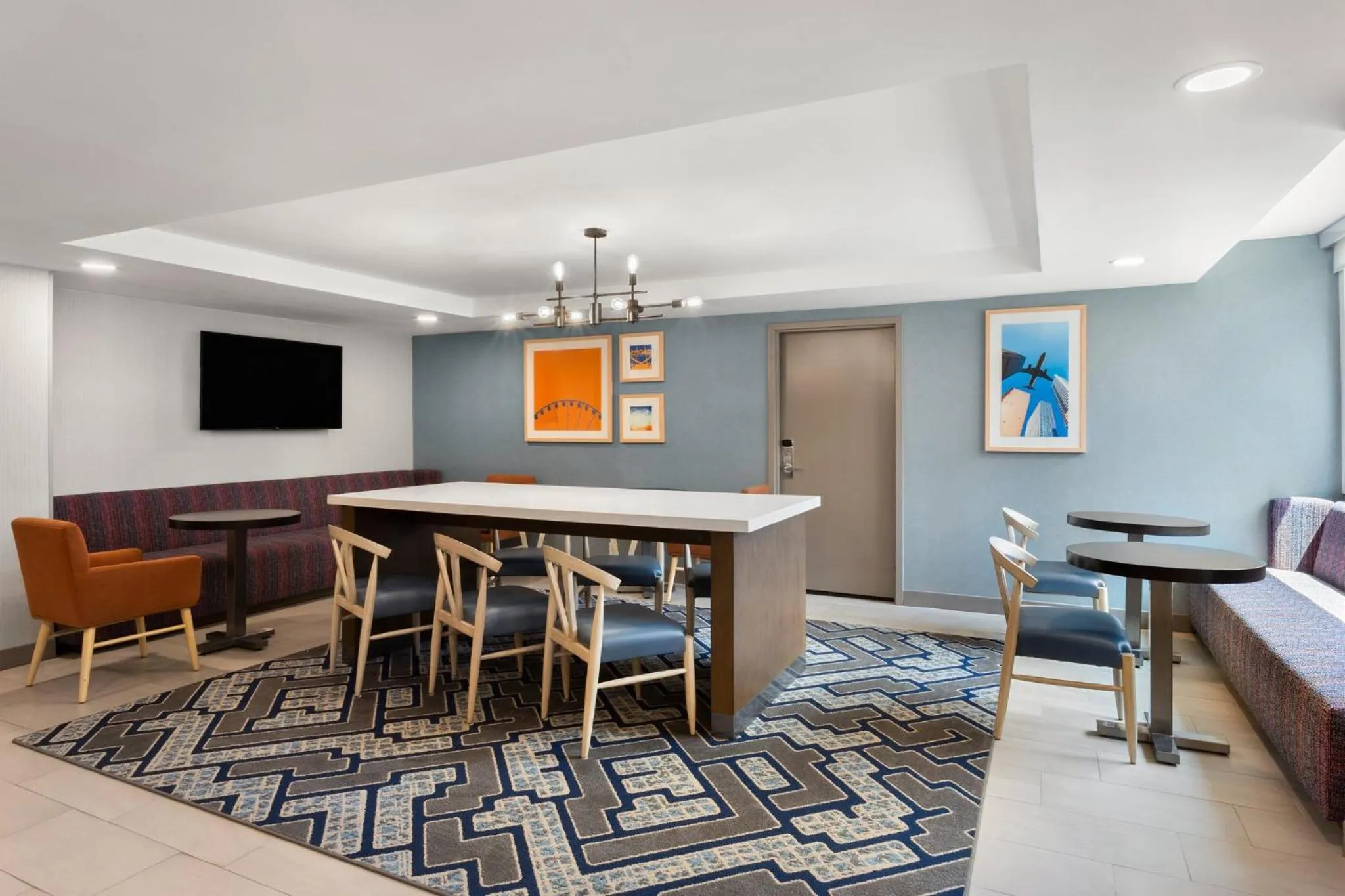 Property building in Holiday Inn Express Atlanta Airport - North by IHG