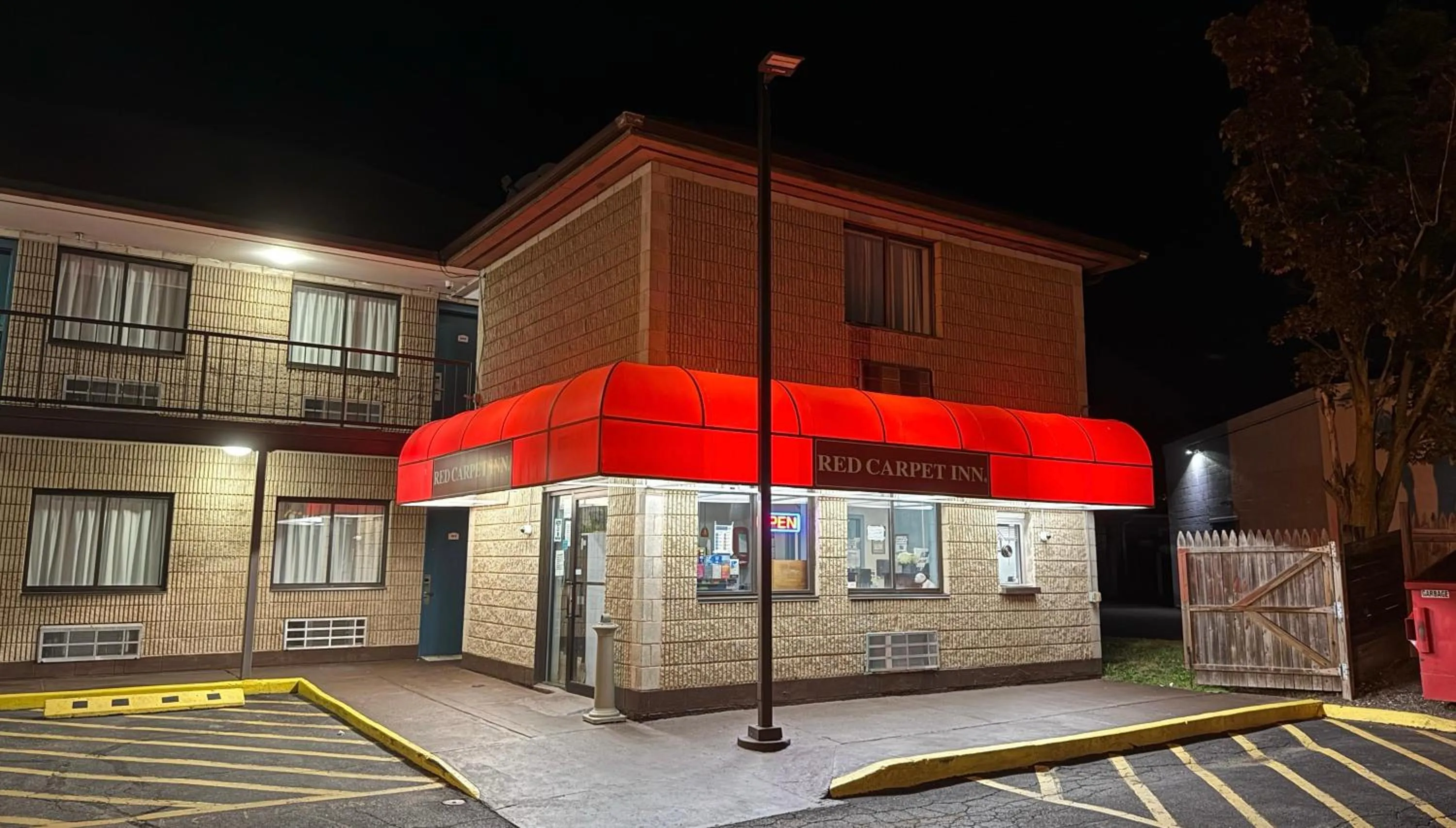 Lobby or reception in Red Carpet Inn Norwalk