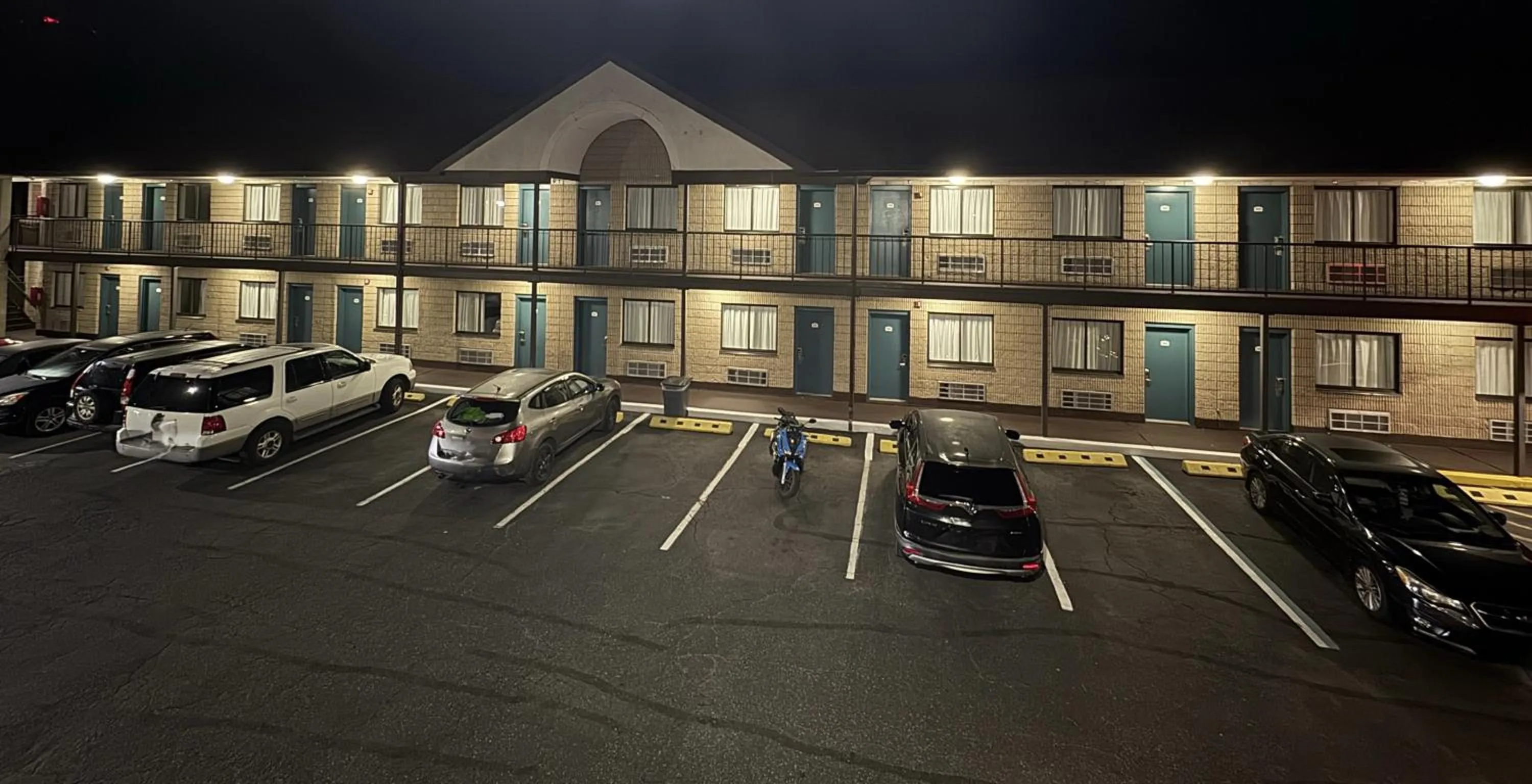 Property building in Red Carpet Inn Norwalk