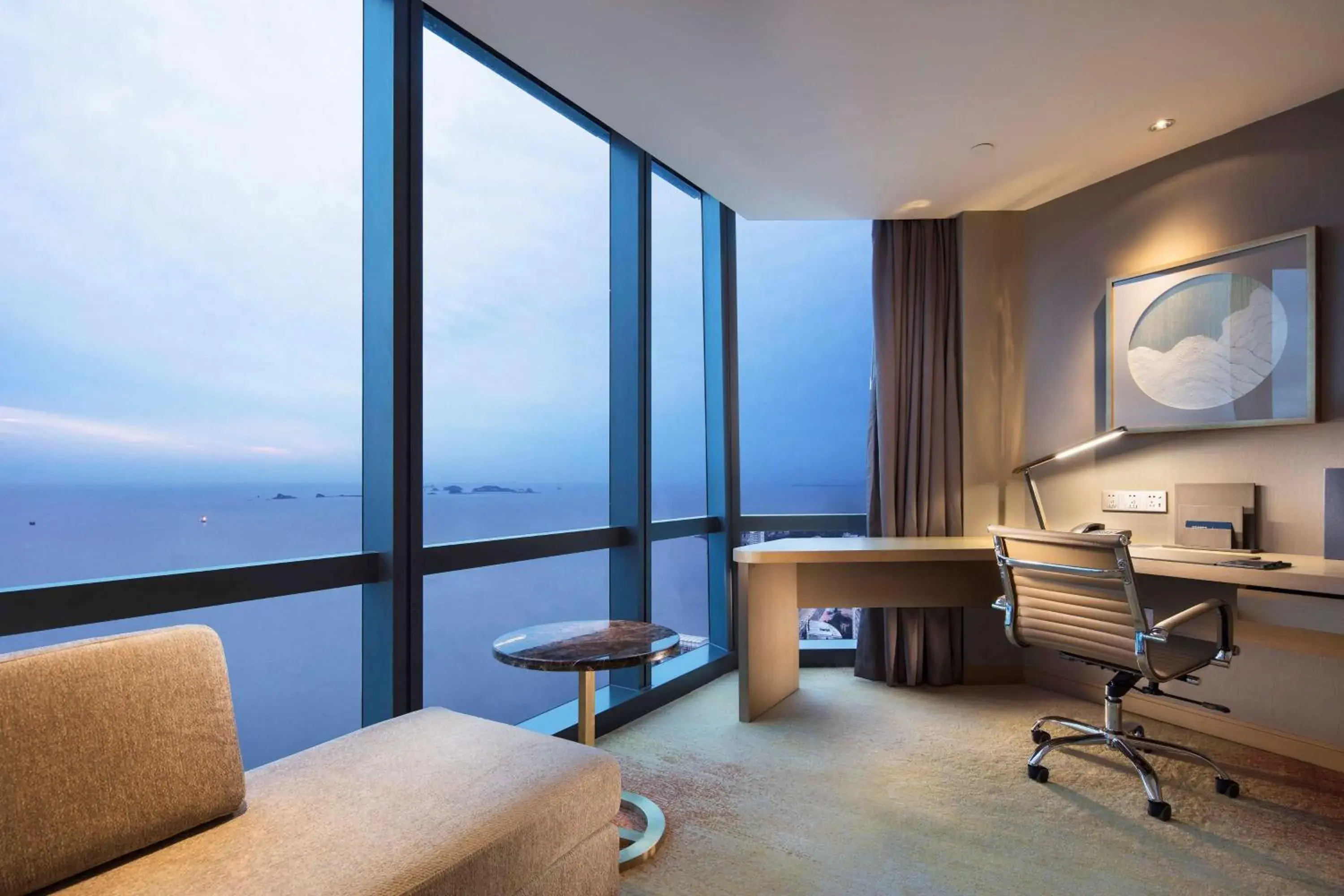 Executive Corner King Room in Hilton Yantai Executive Corner King Room in Hilton Yantai