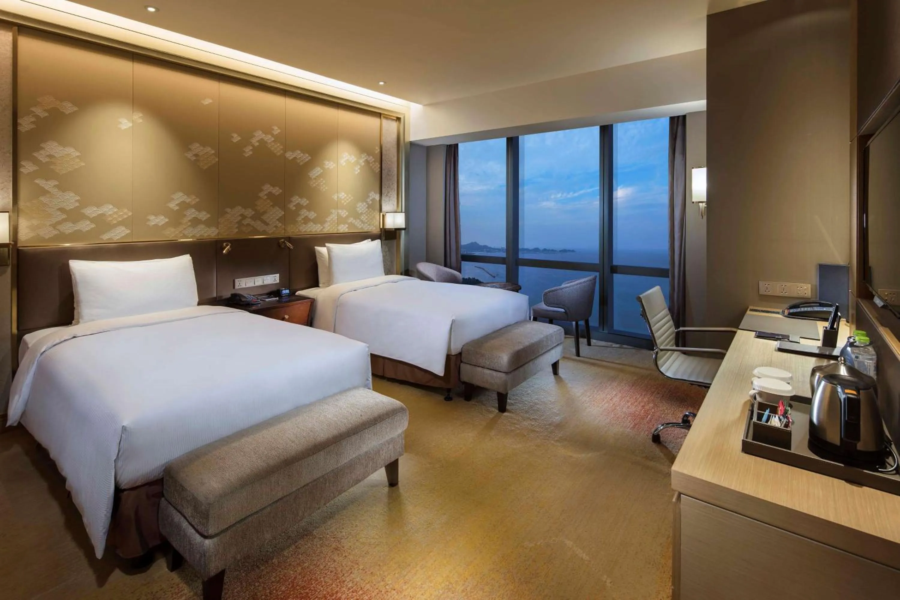 Bedroom, Bed in Hilton Yantai