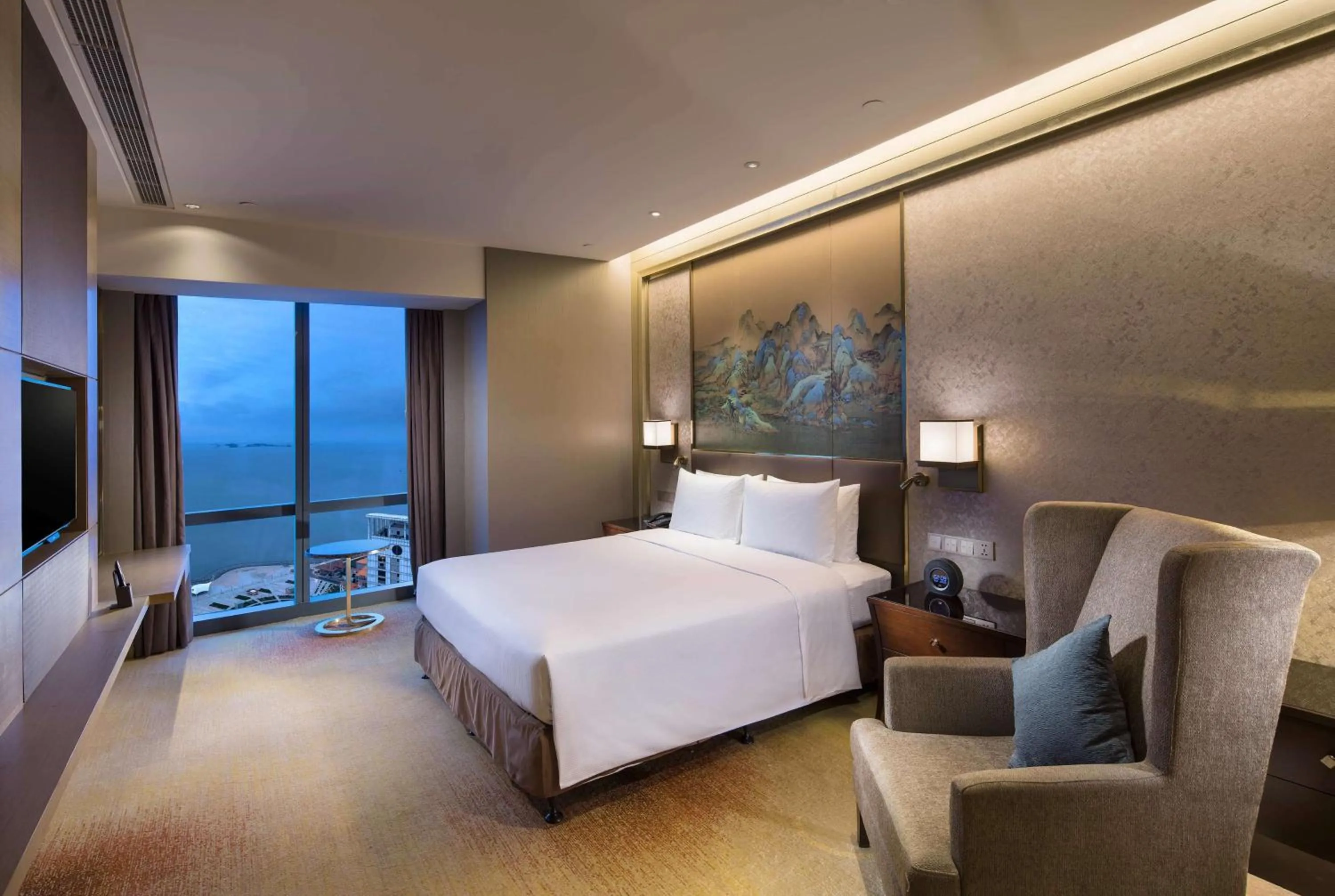 Bedroom, Bed in Hilton Yantai