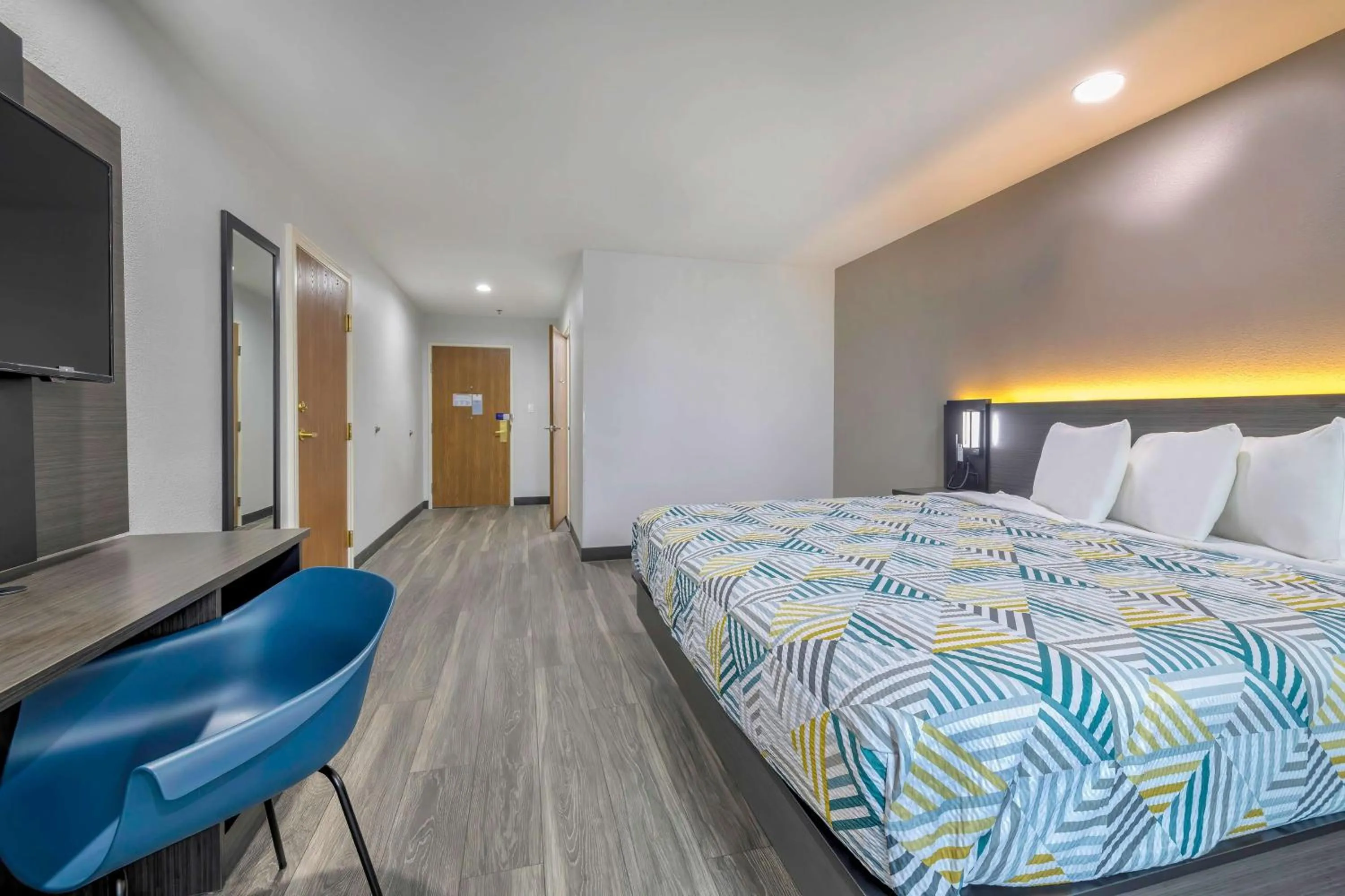 Bedroom, Bed in Motel 6-Fort Worth, TX - Burleson