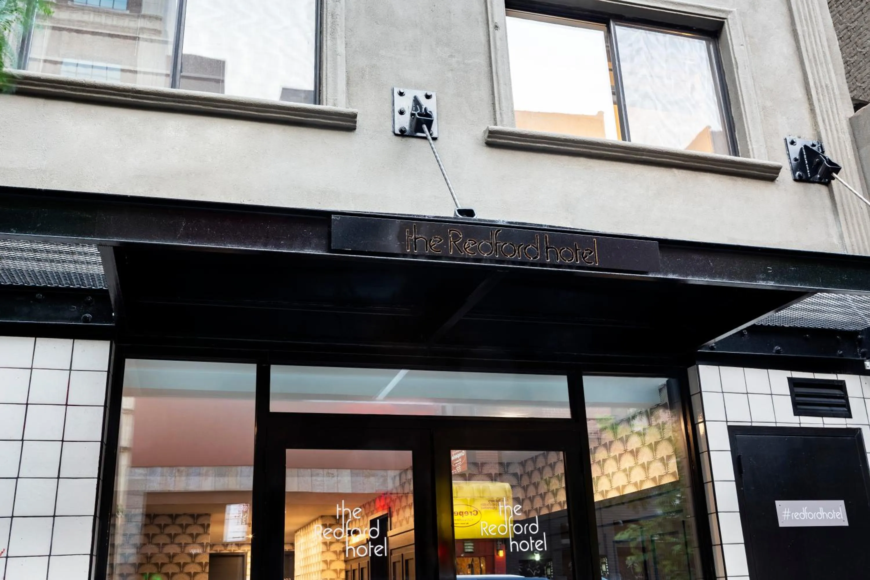 Facade/entrance in Redford Hotel