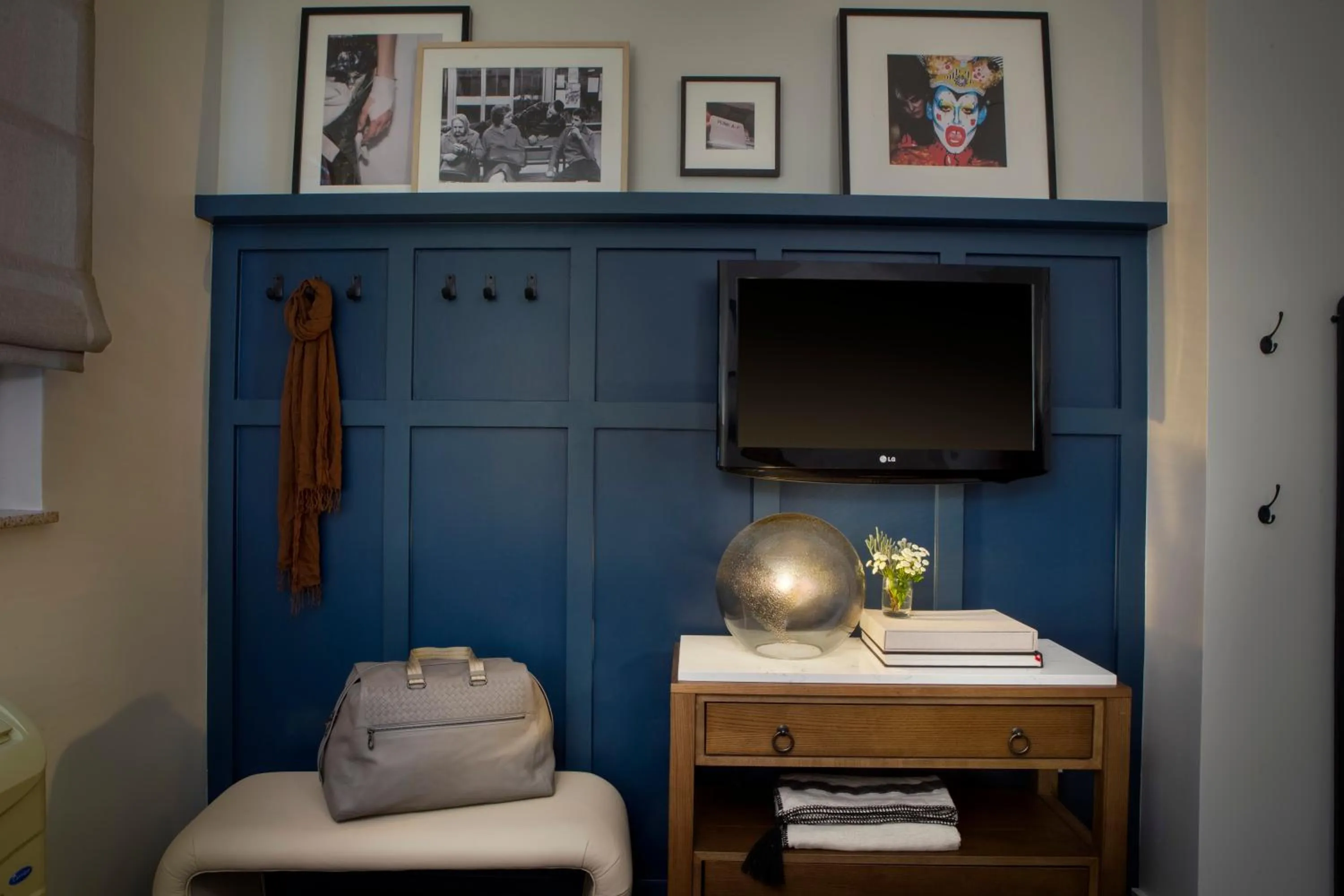 TV and multimedia in Redford Hotel