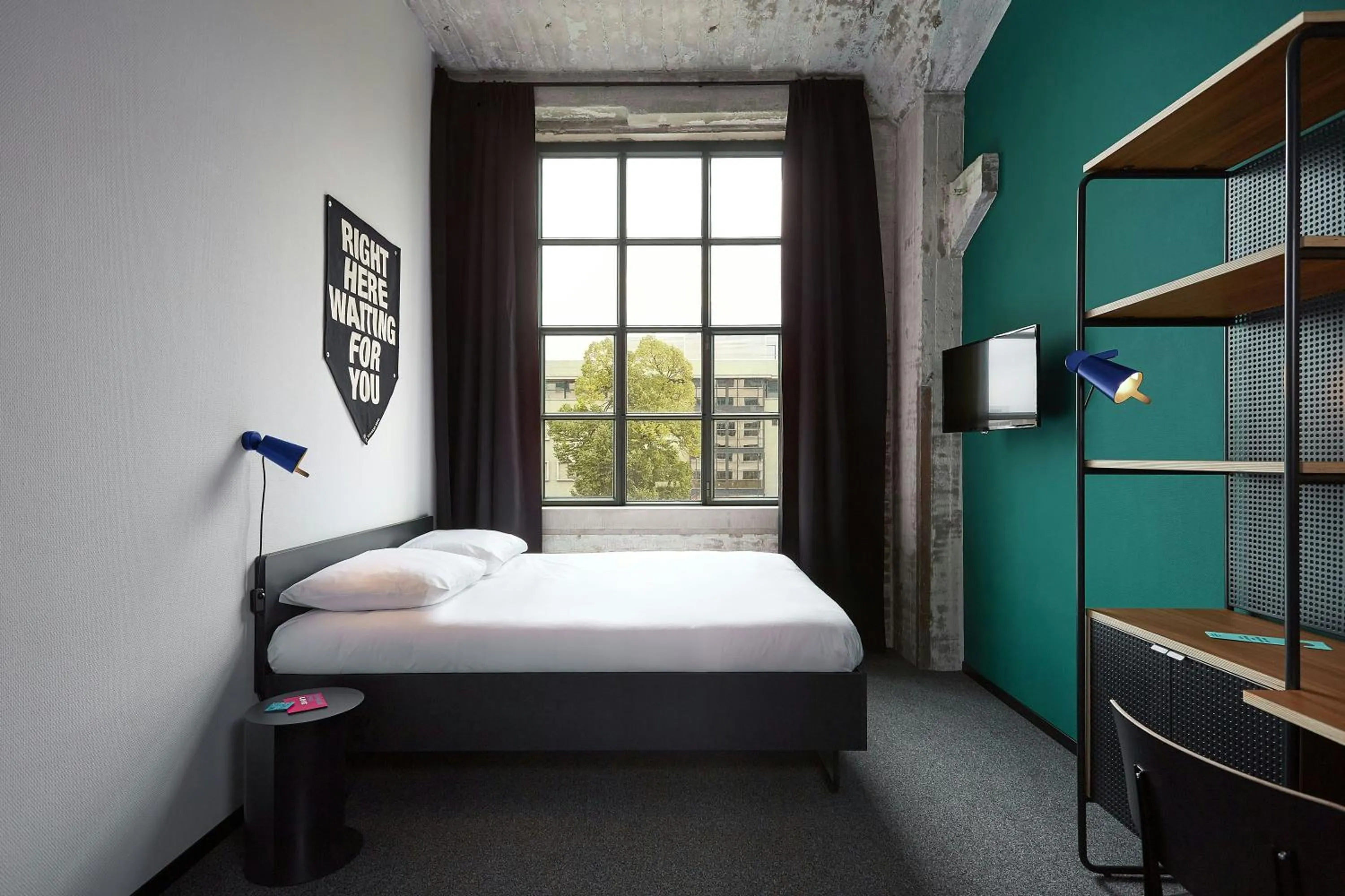 Photo of the whole room, Bed in The Social Hub Maastricht