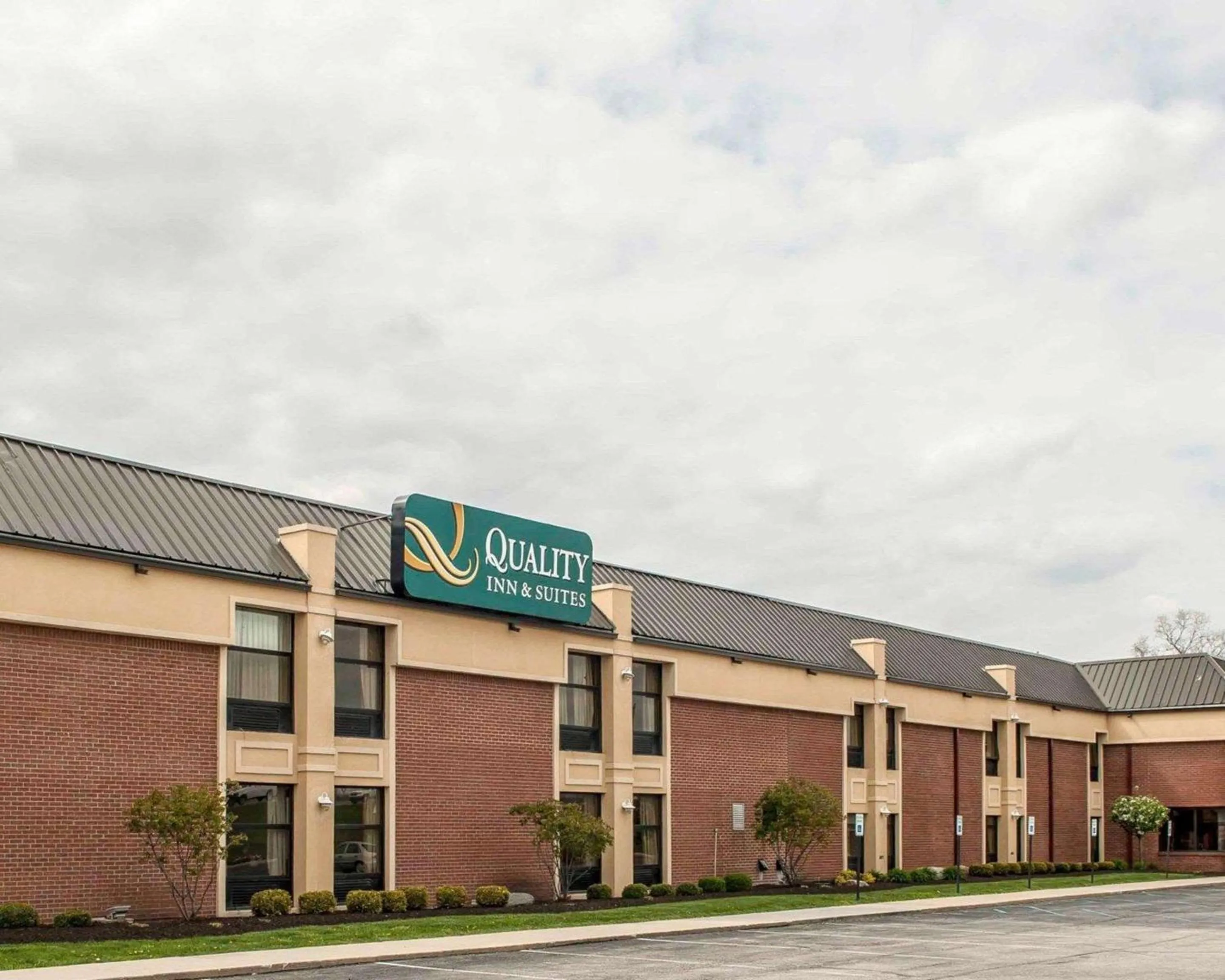 Property building in Quality Inn & Suites Greenfield I-70