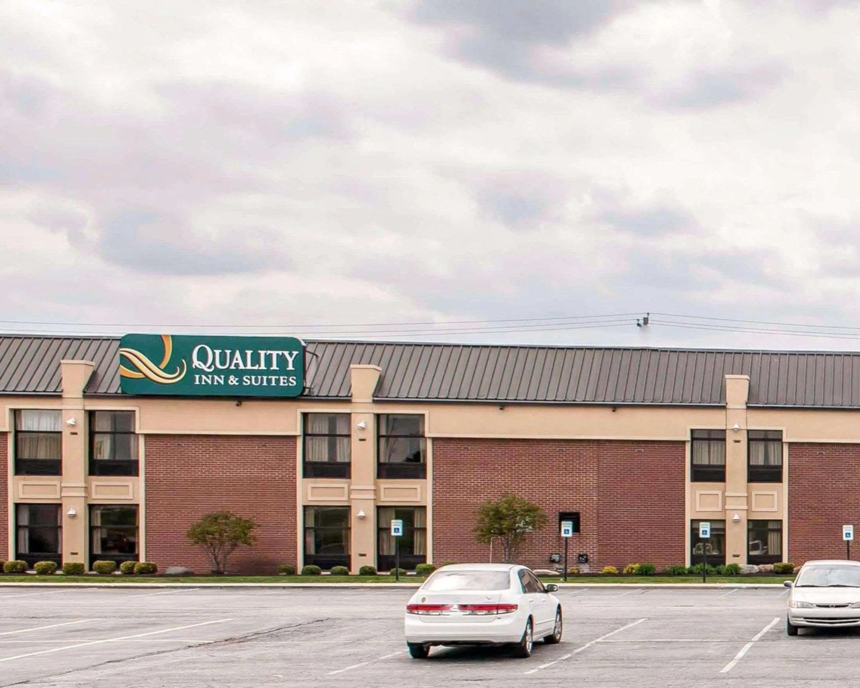 Property building in Quality Inn & Suites Greenfield I-70