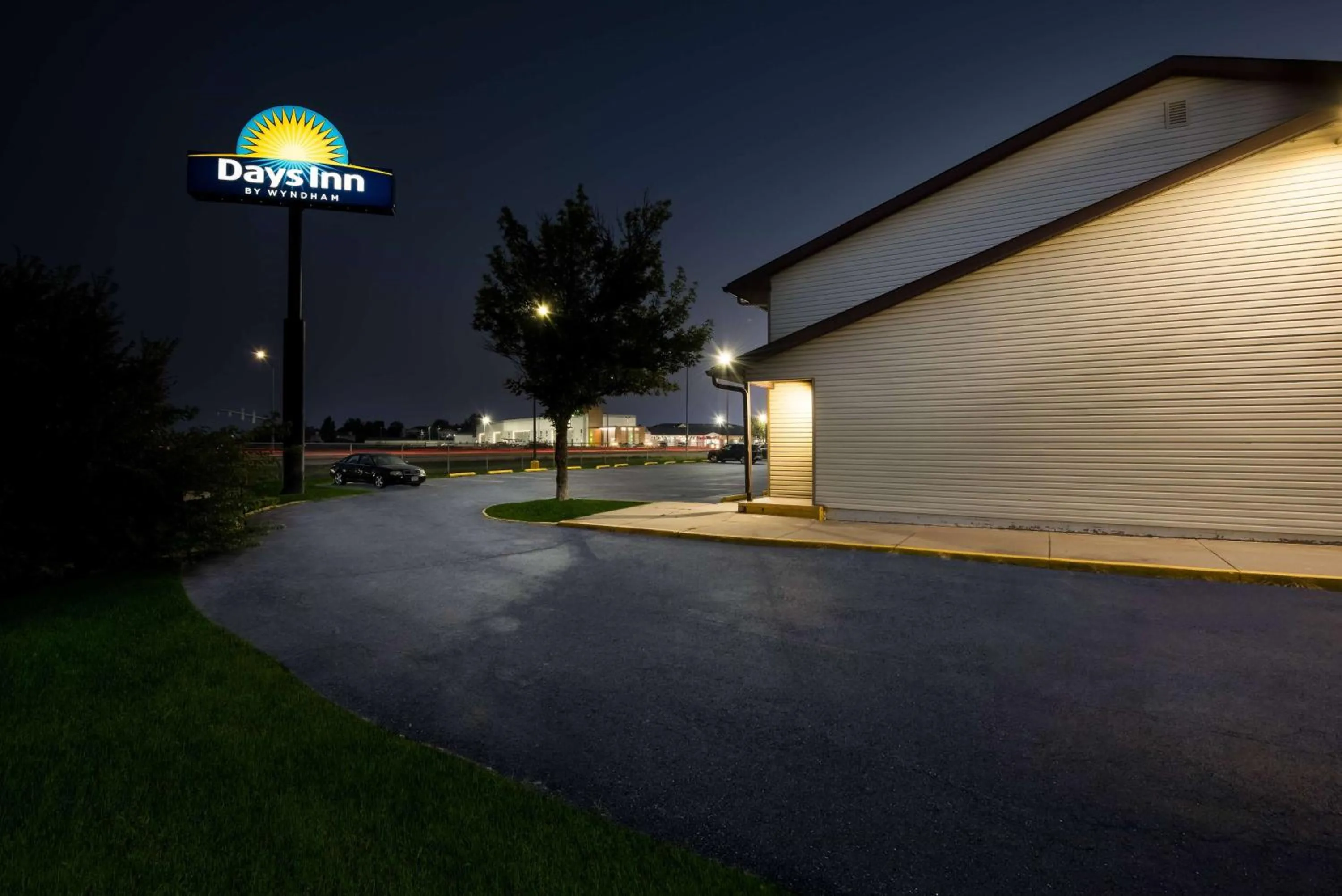 Property building in Days Inn by Wyndham Ankeny - Des Moines