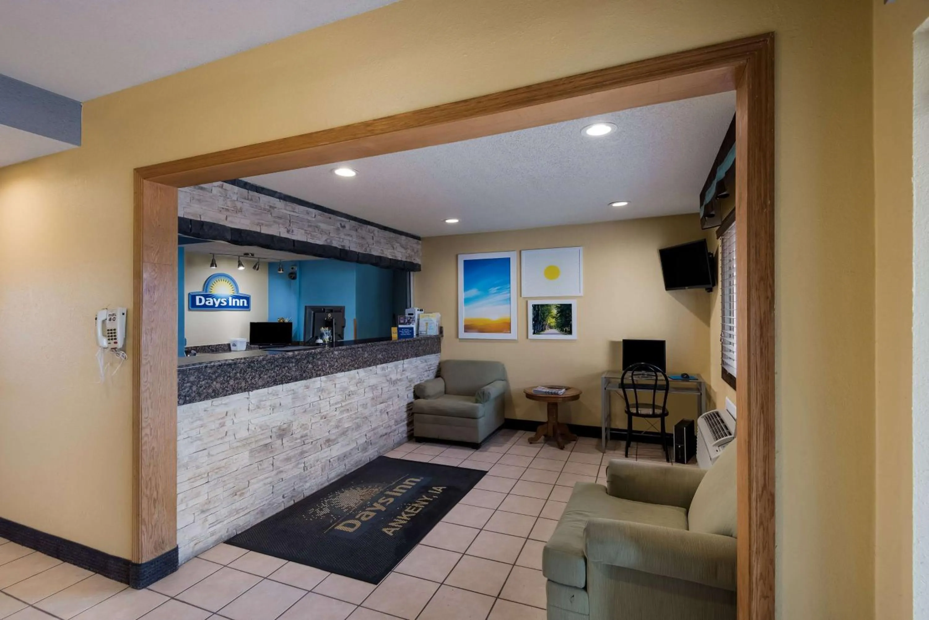 Lobby or reception in Days Inn by Wyndham Ankeny - Des Moines