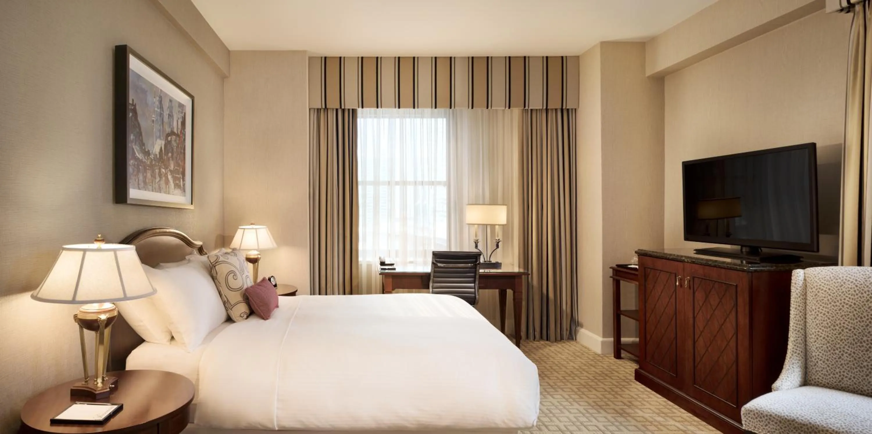 Bed in Fairmont Royal York Hotel