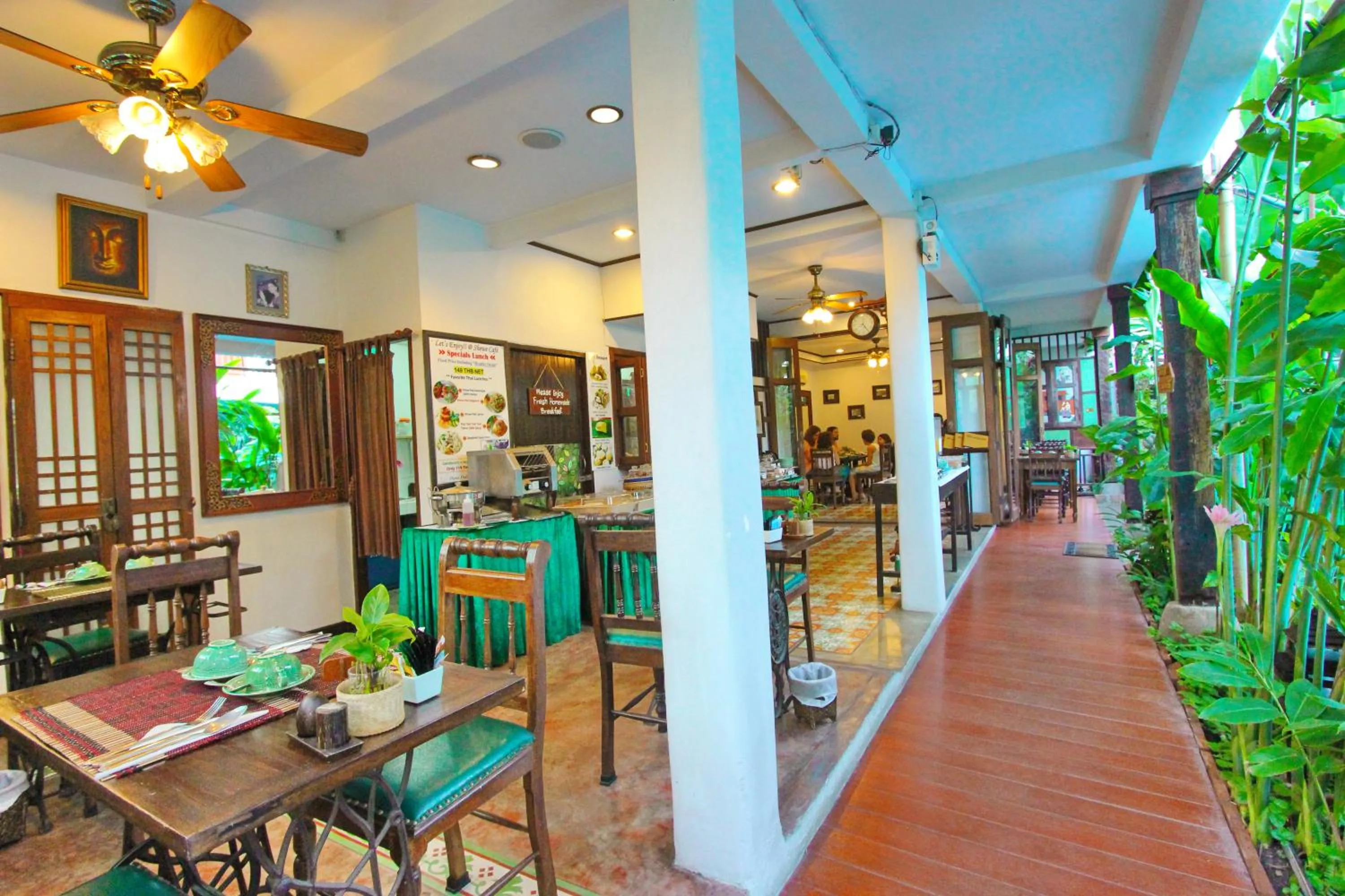 Food in Shewe Wana Suite Resort