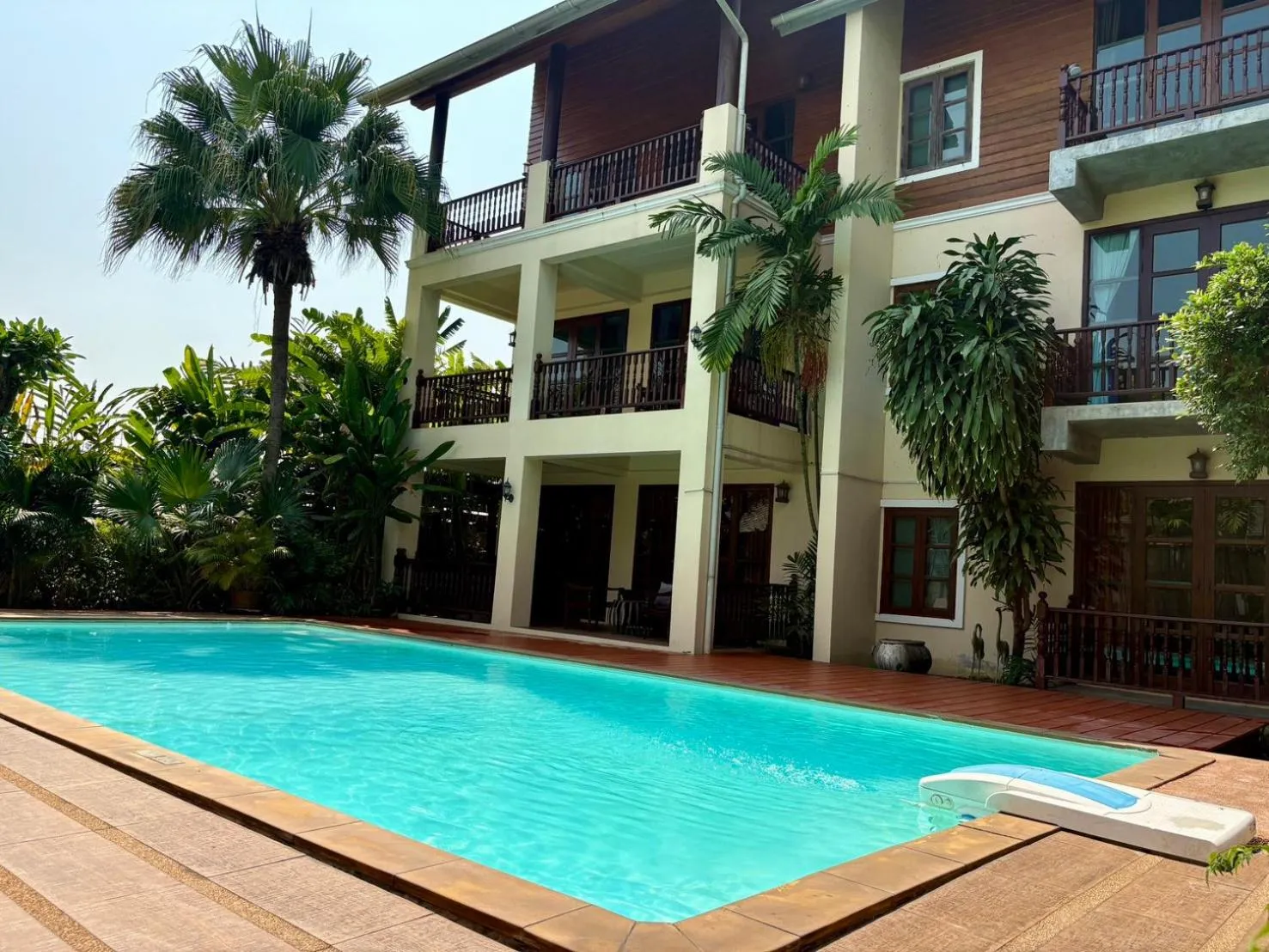 Swimming pool in Shewe Wana Suite Resort