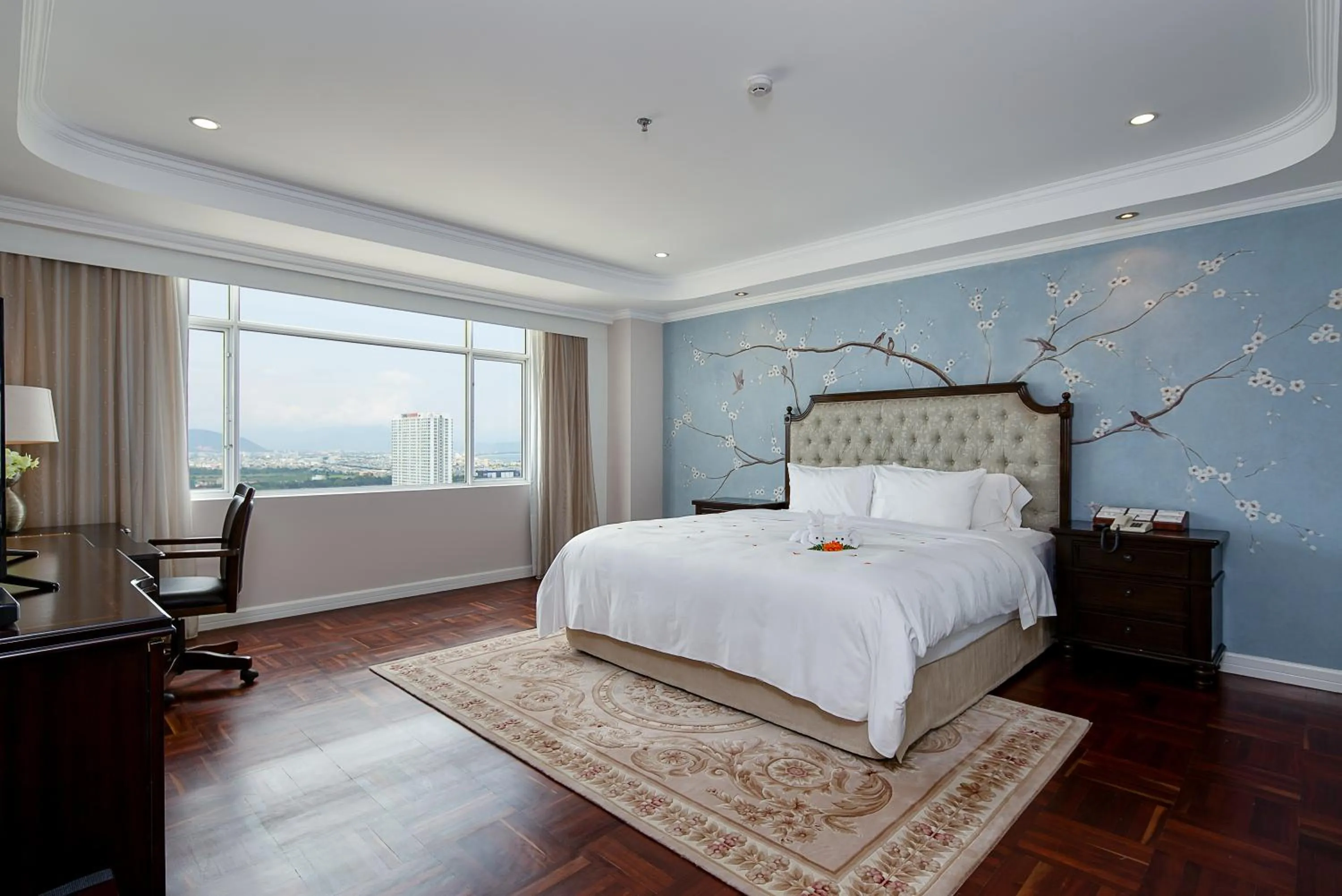 Bed in Muong Thanh Luxury Song Han Hotel