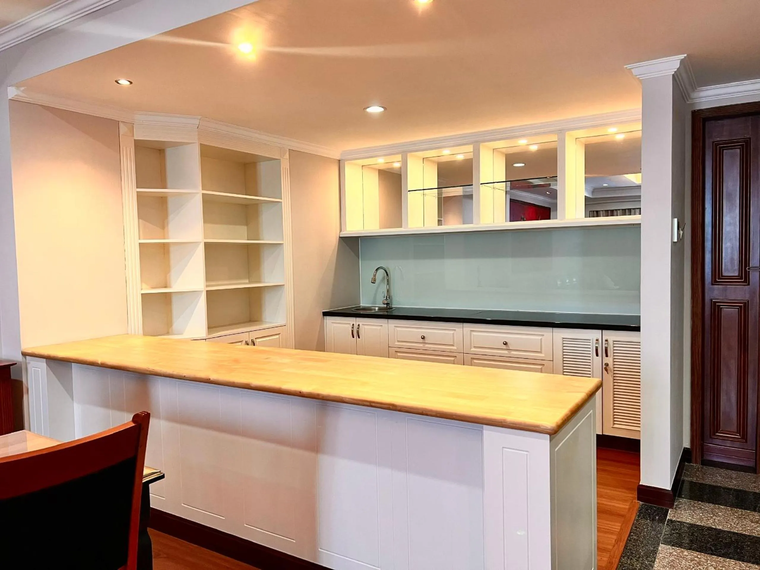 Kitchen or kitchenette in Muong Thanh Luxury Song Han Hotel