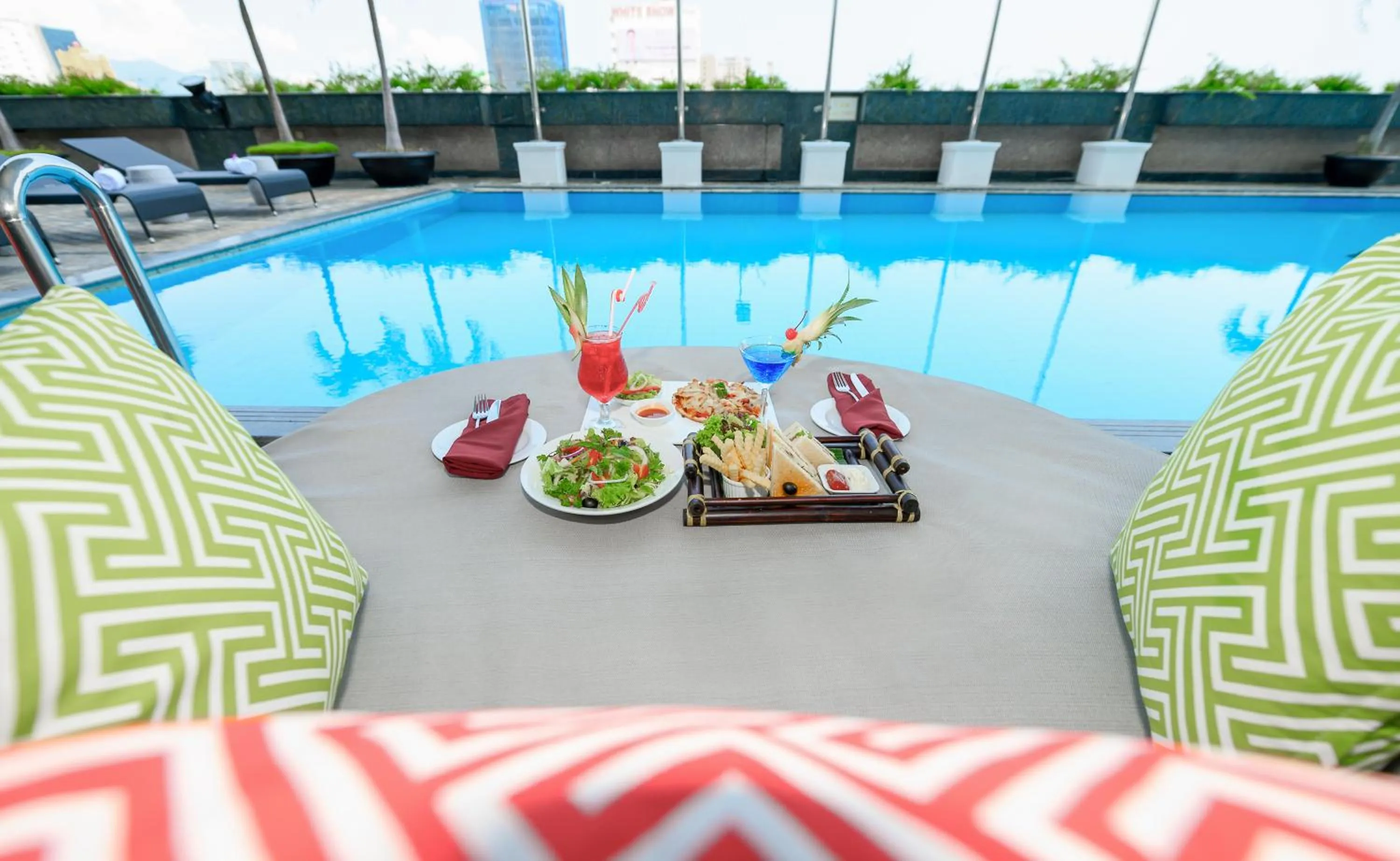 Food and drinks in Muong Thanh Luxury Song Han Hotel