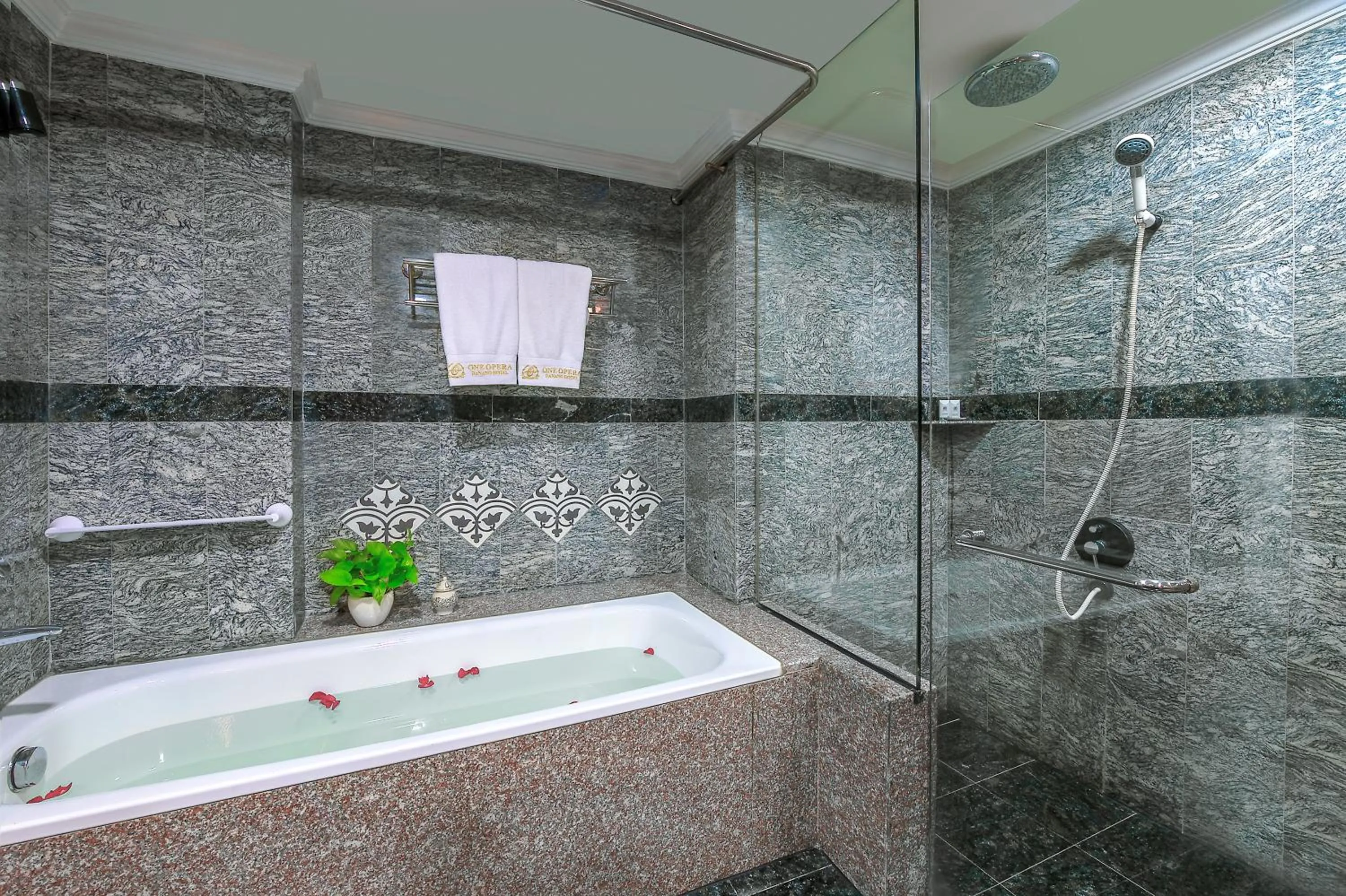 Shower in Muong Thanh Luxury Song Han Hotel