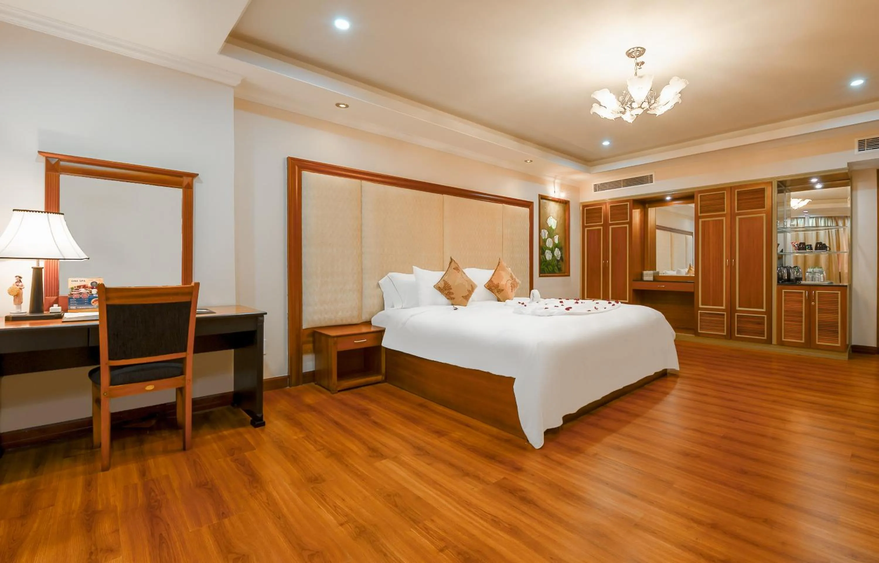 Bed in Muong Thanh Luxury Song Han Hotel