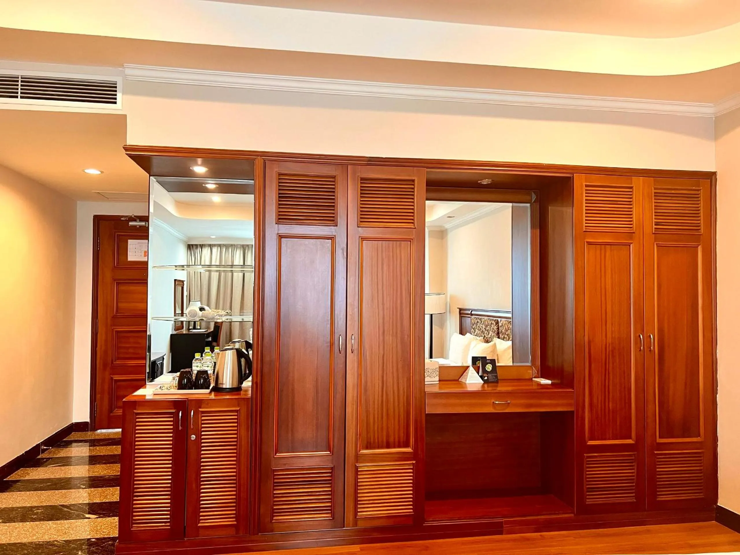 hair dresser in Muong Thanh Luxury Song Han Hotel