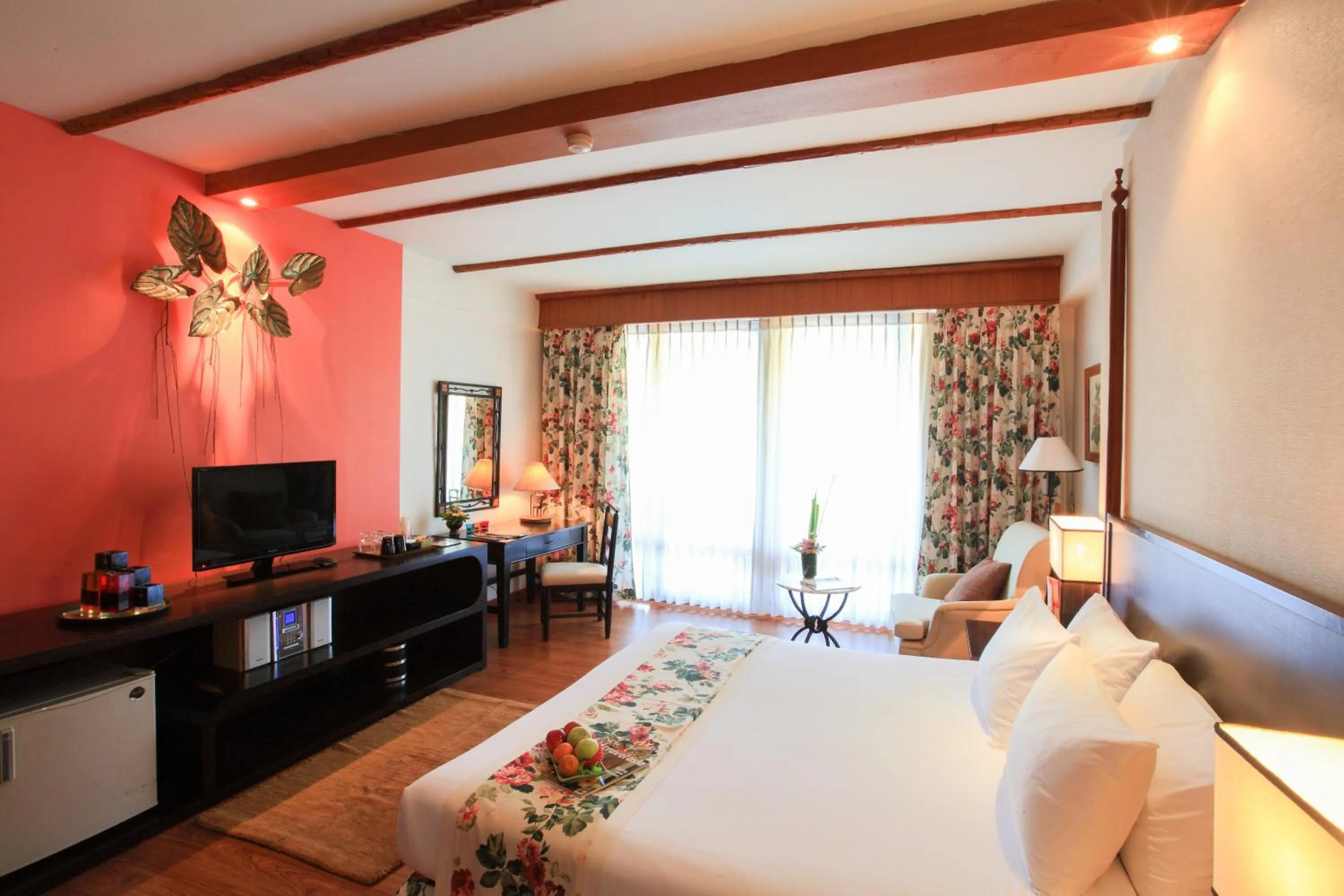 TV and multimedia, Bed in Belle Villa Resort, Chiang Mai